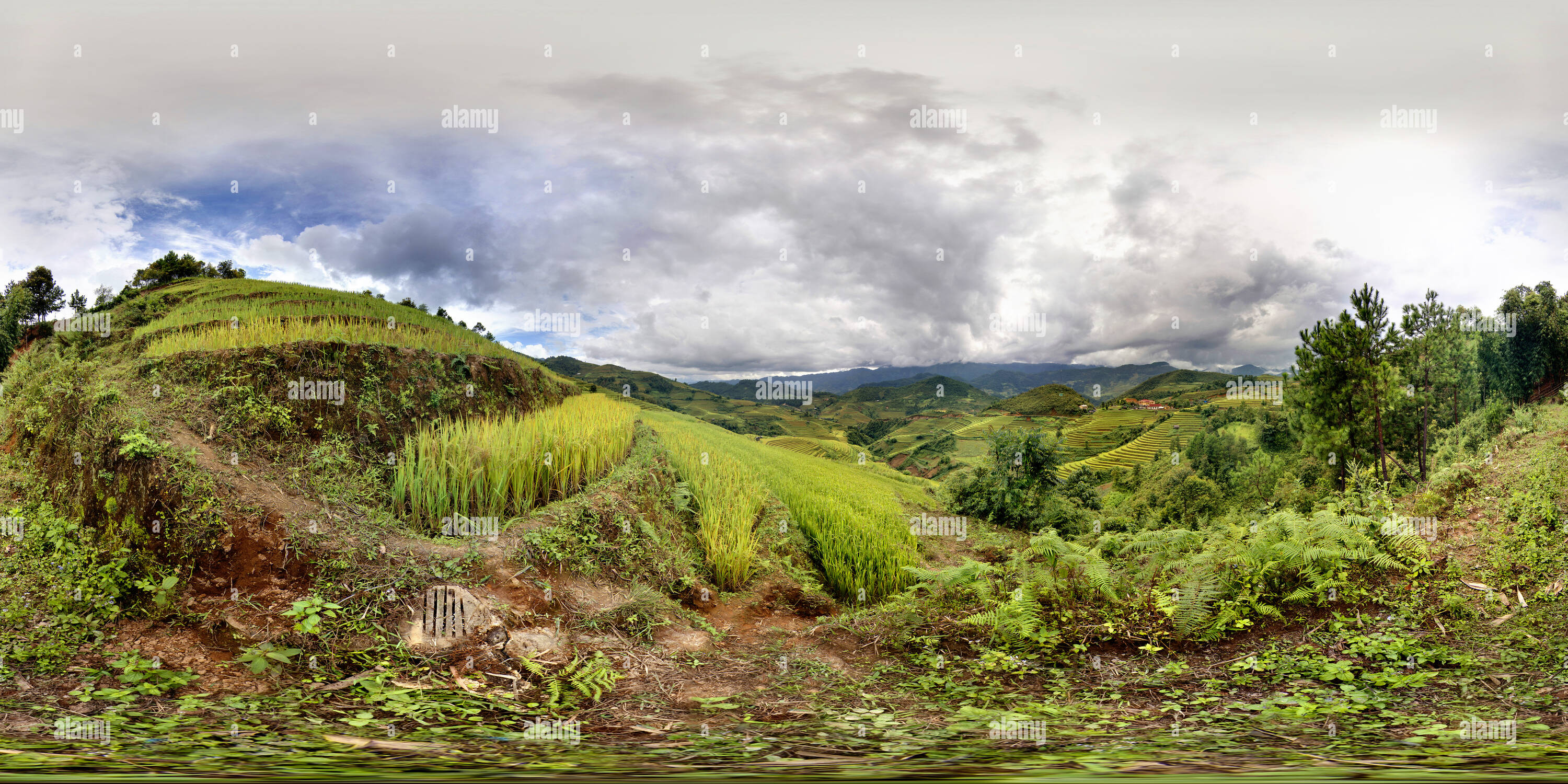 Visualizzazione panoramica a 360 gradi di La Pan Tan village, Mu Cang Chai