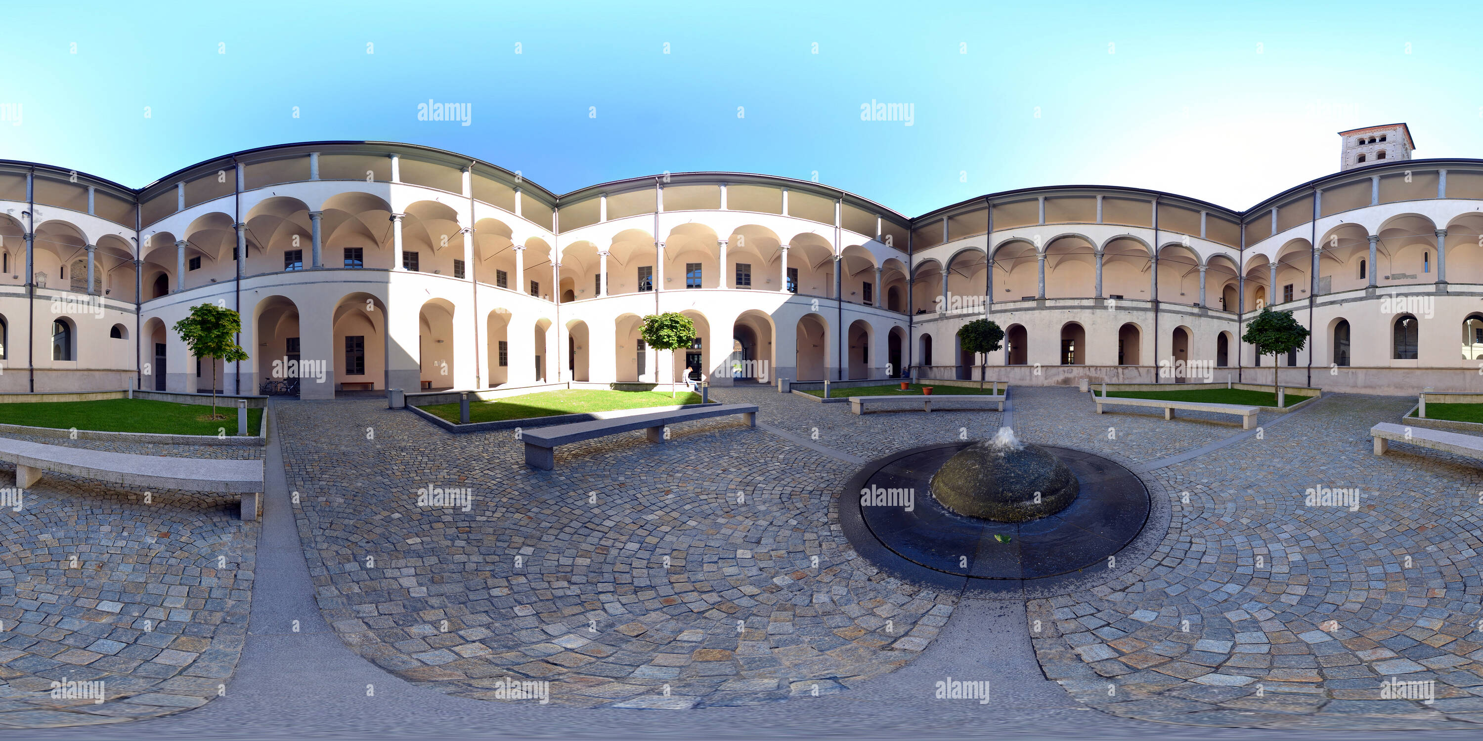 Visualizzazione panoramica a 360 gradi di Chiostro (ex) della Basilica di Sant'Abbondio - Como