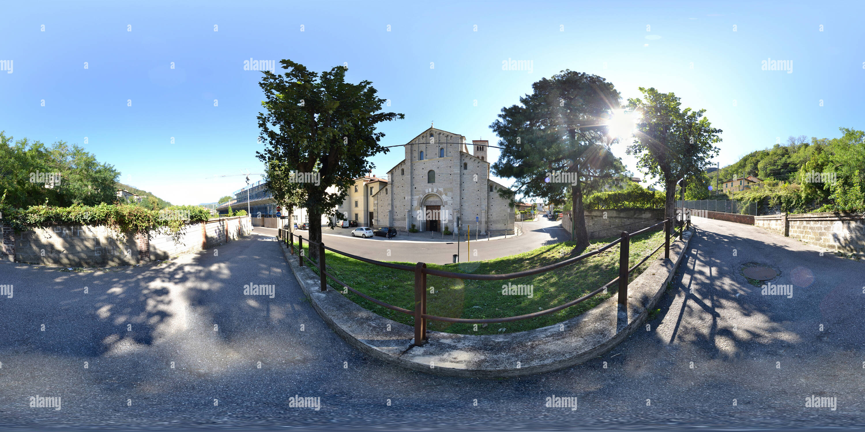 Visualizzazione panoramica a 360 gradi di Basilica di S Abbondio - Como