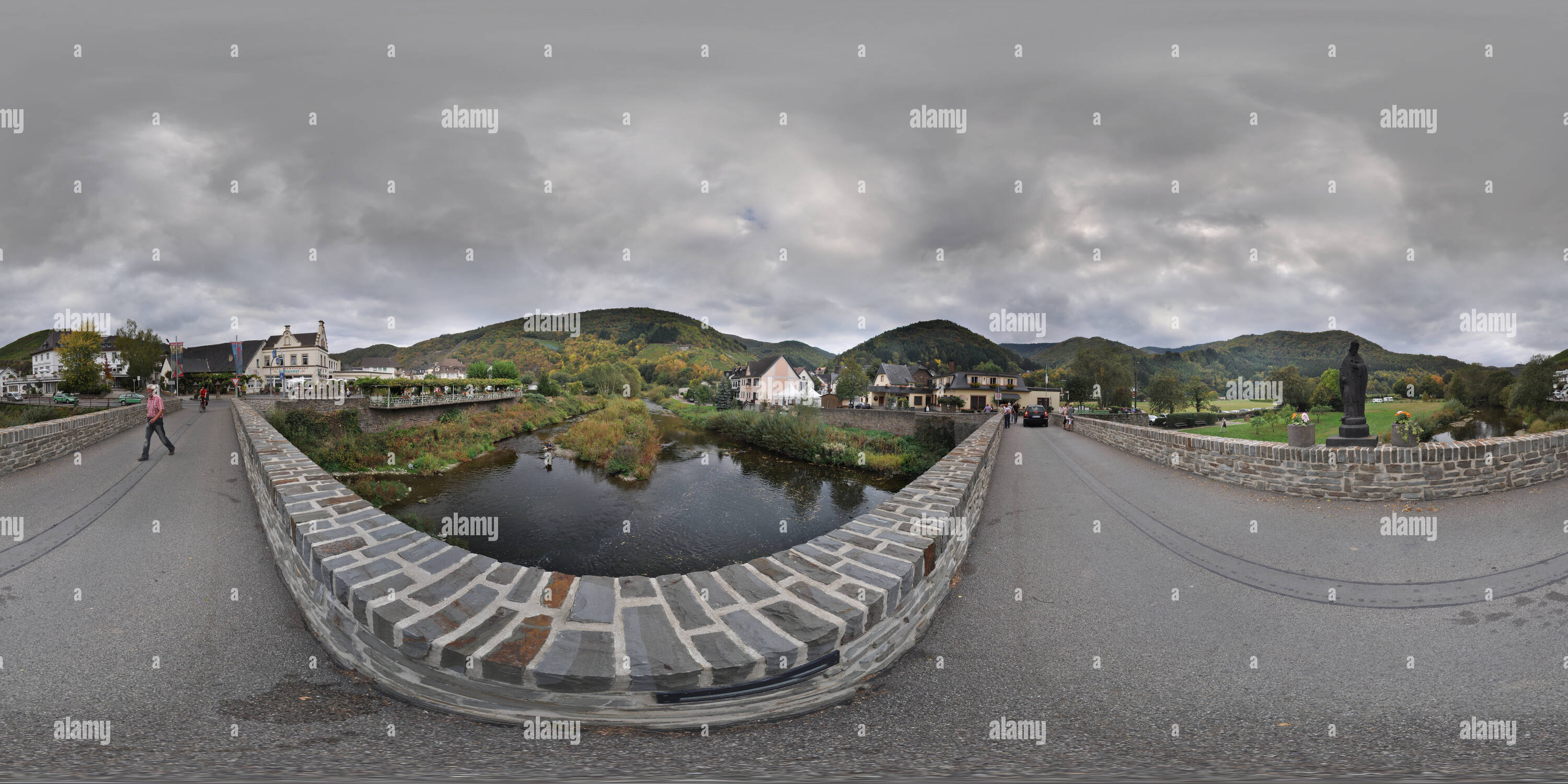 Visualizzazione panoramica a 360 gradi di Rech an der Ahr