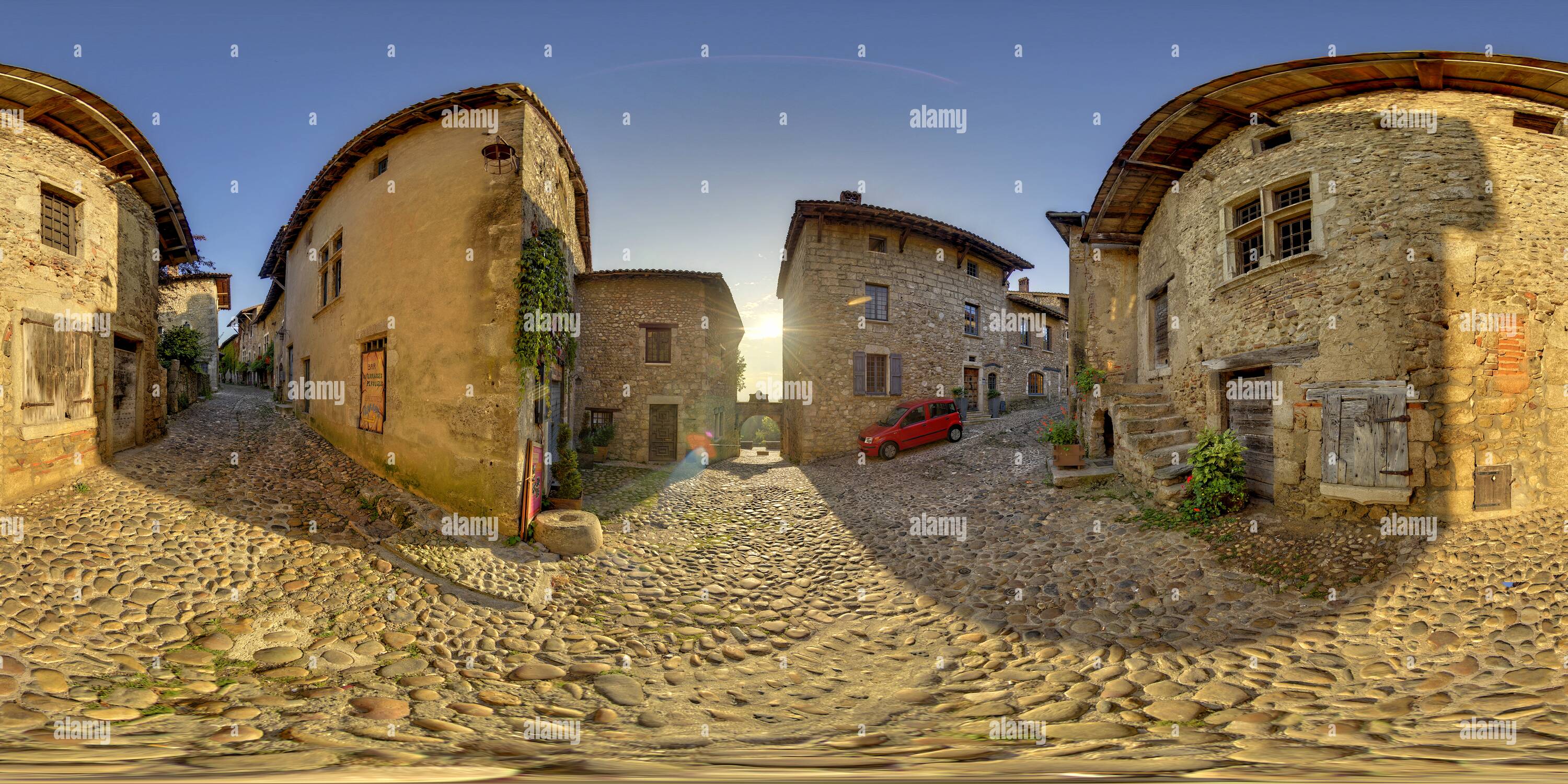 Visualizzazione panoramica a 360 gradi di Pérouges Village Médiéval Rue des Rondes