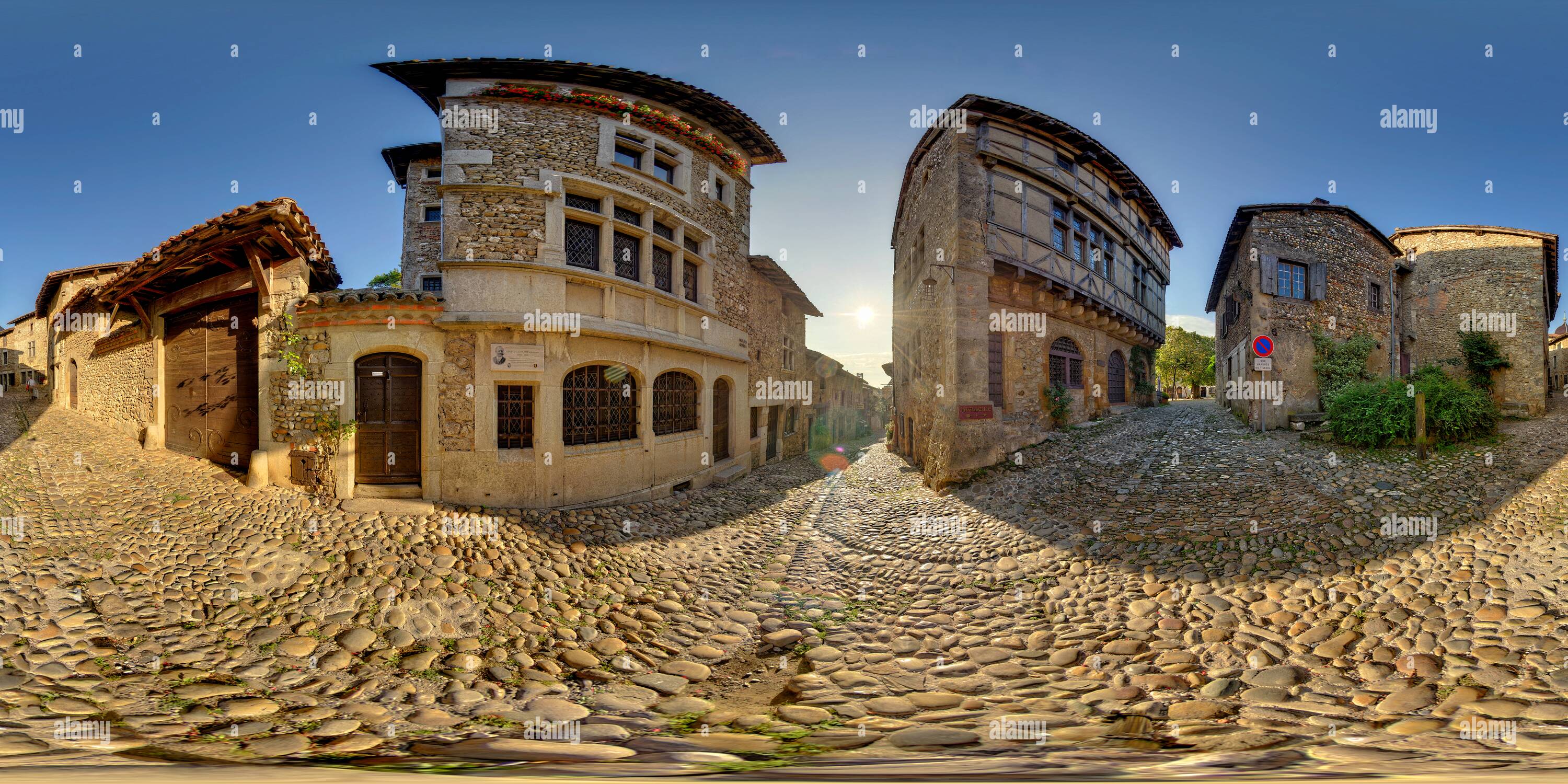 Visualizzazione panoramica a 360 gradi di Pérouges Village Médiéval rue des Rondes 2927