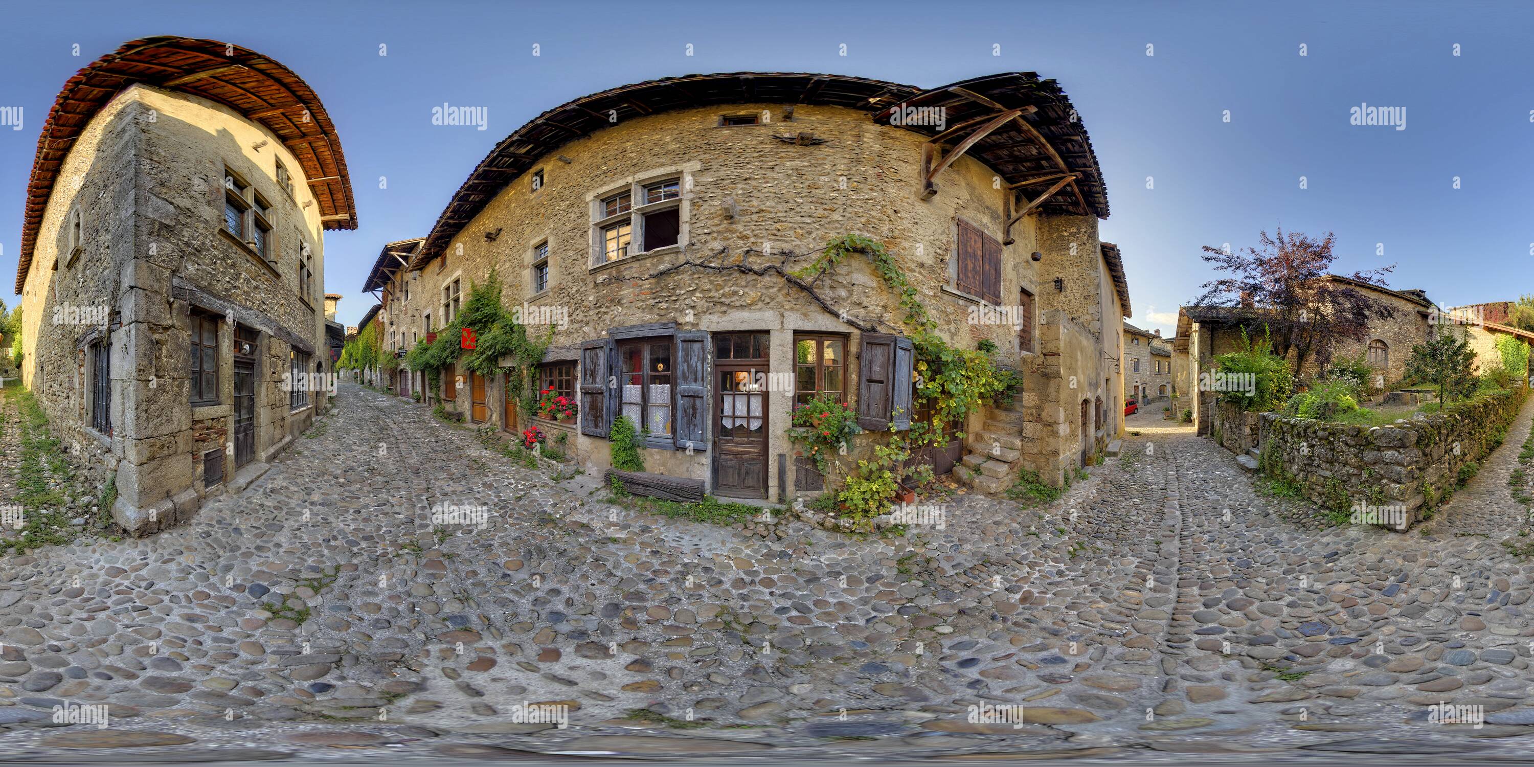 Visualizzazione panoramica a 360 gradi di Pérouges Village Médiéval rue des Rondes 2854