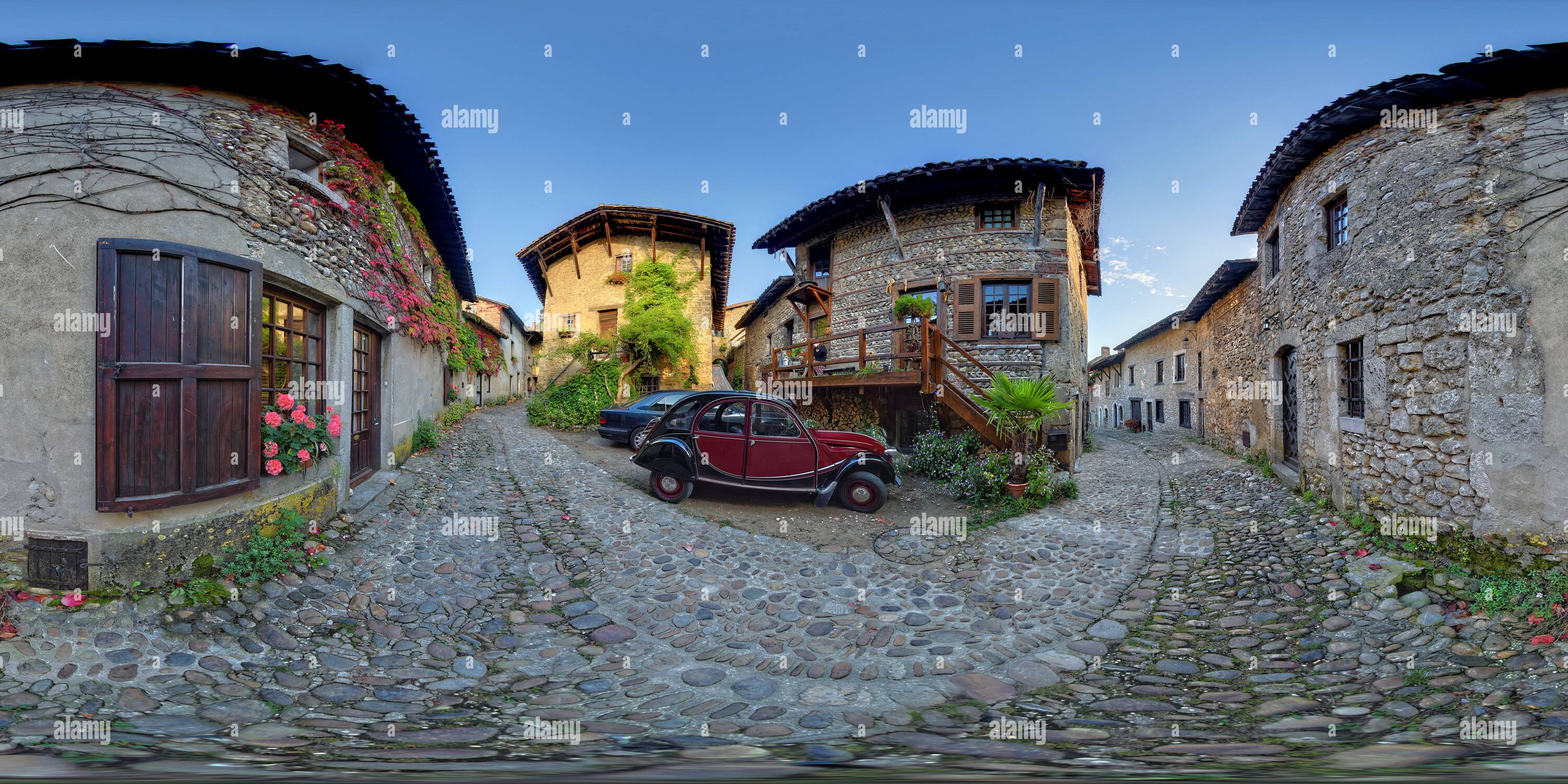 Visualizzazione panoramica a 360 gradi di Pérouges Village Médiéval rue des Rondes 2758