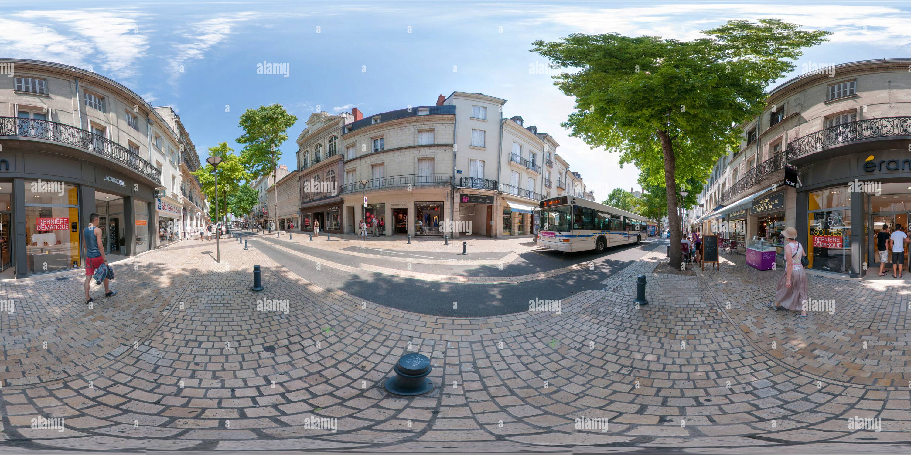 Visualizzazione panoramica a 360 gradi di Saumur Centre ville 3