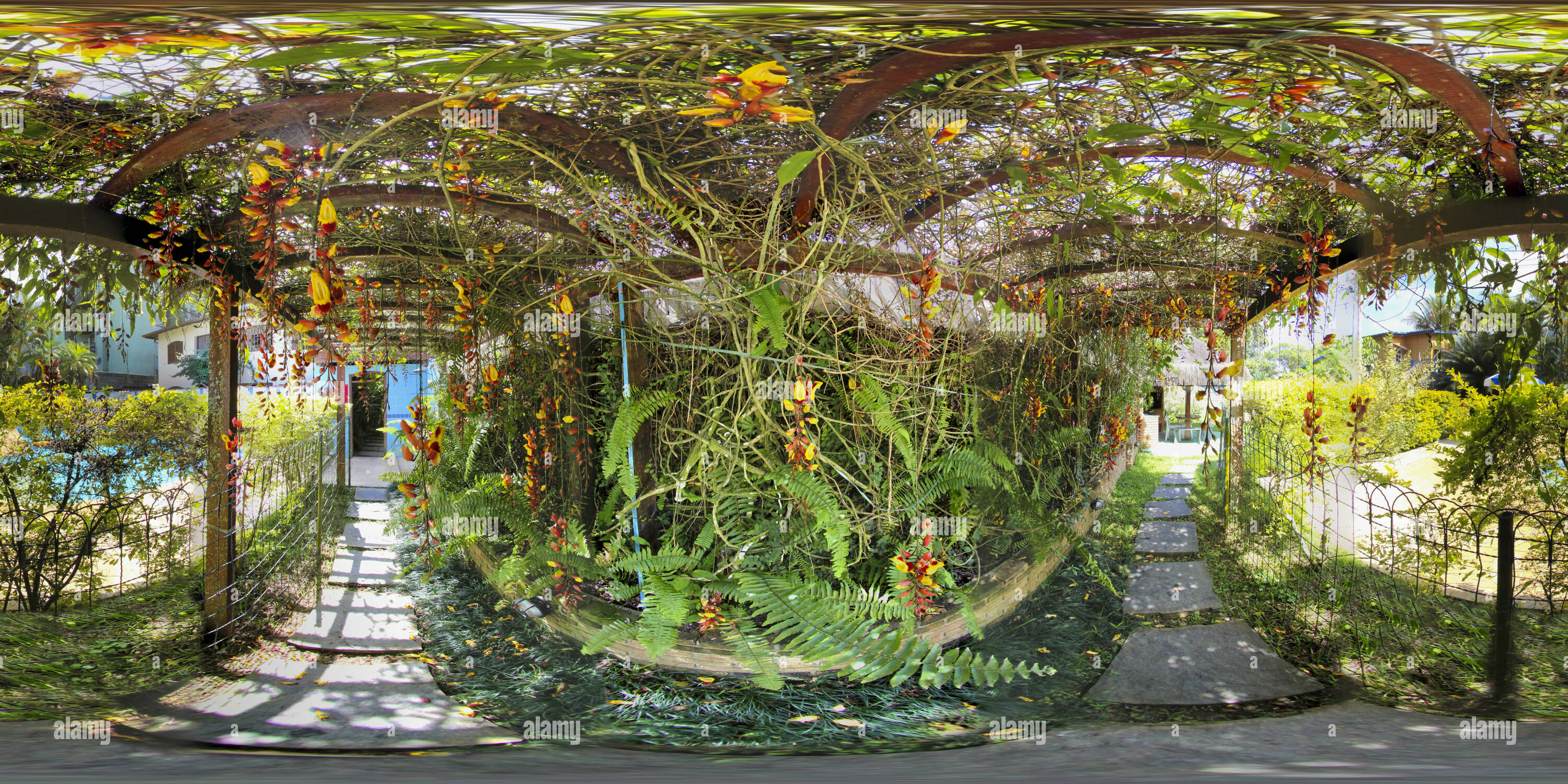 Visualizzazione panoramica a 360 gradi di Flores Piscina