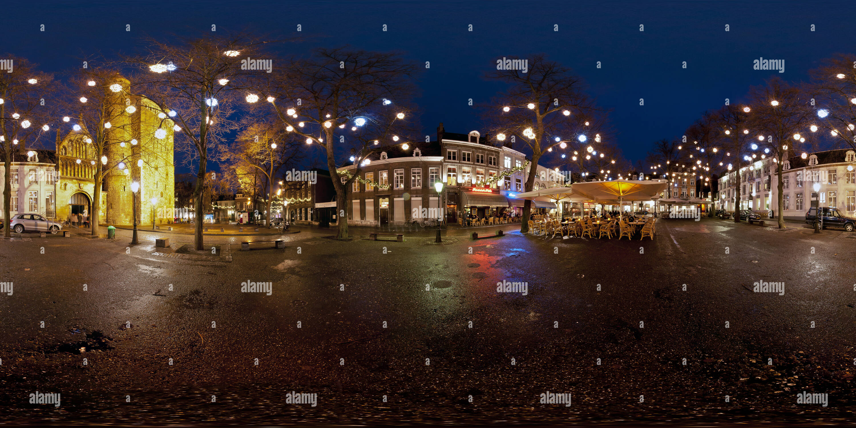 Visualizzazione panoramica a 360 gradi di Paesi Bassi: Serata sul Onze Lieve Vrouweplein, Maastricht