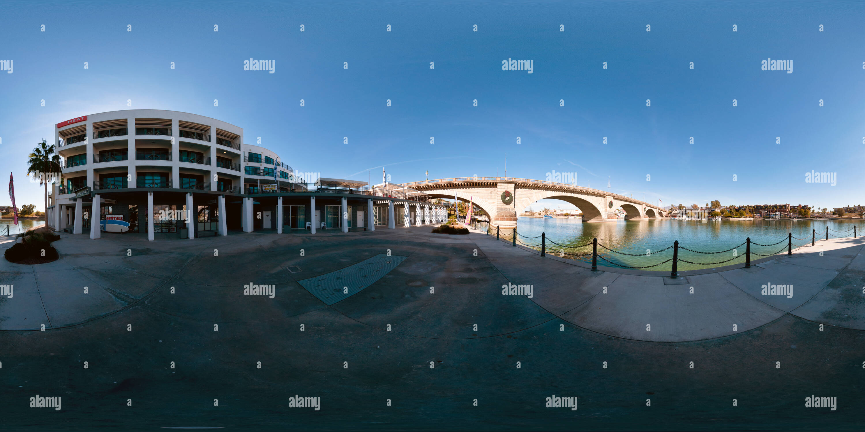 Visualizzazione panoramica a 360 gradi di London Bridge, Lake Havasu City, Arizona