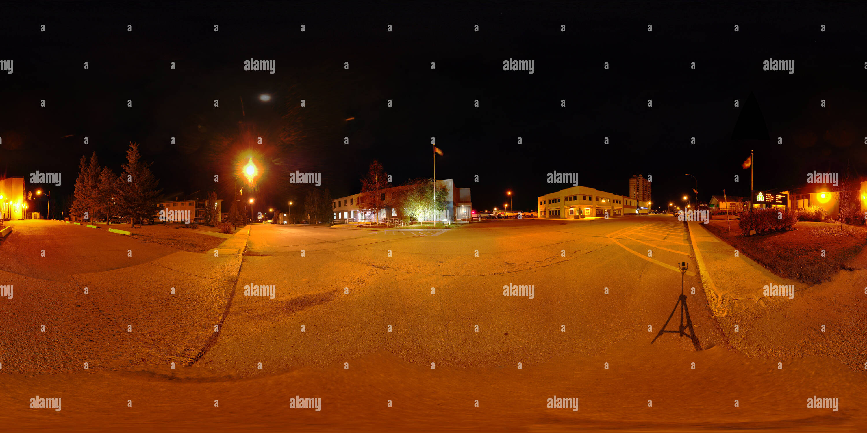 Visualizzazione panoramica a 360 gradi di 2011-10-17 - Hay River - vicino a uffici RCMP