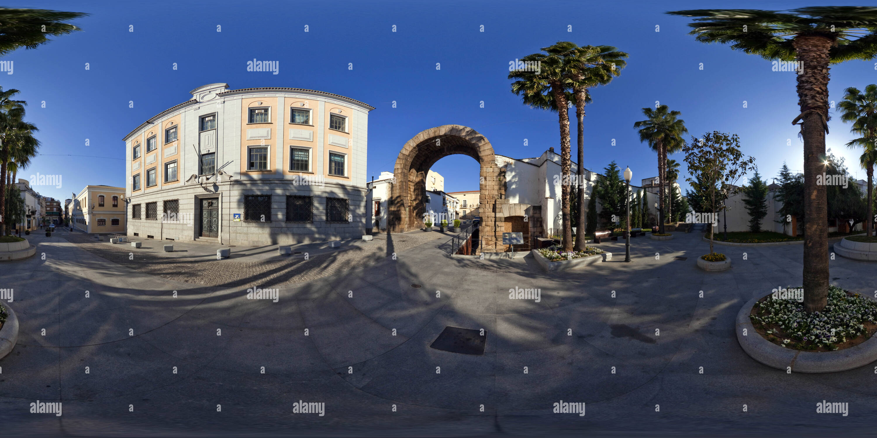 Visualizzazione panoramica a 360 gradi di Arco de Trajano