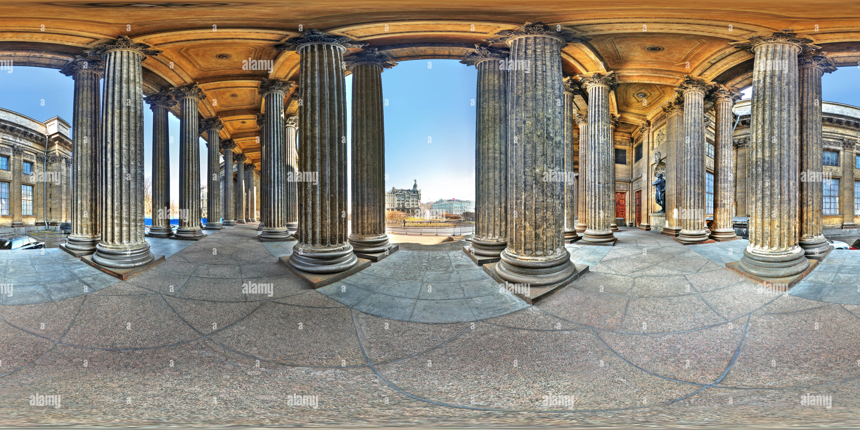 Visualizzazione panoramica a 360 gradi di Al centro del colonnato - Kazanska Cattedrale - Sankt Peterburg - Russia