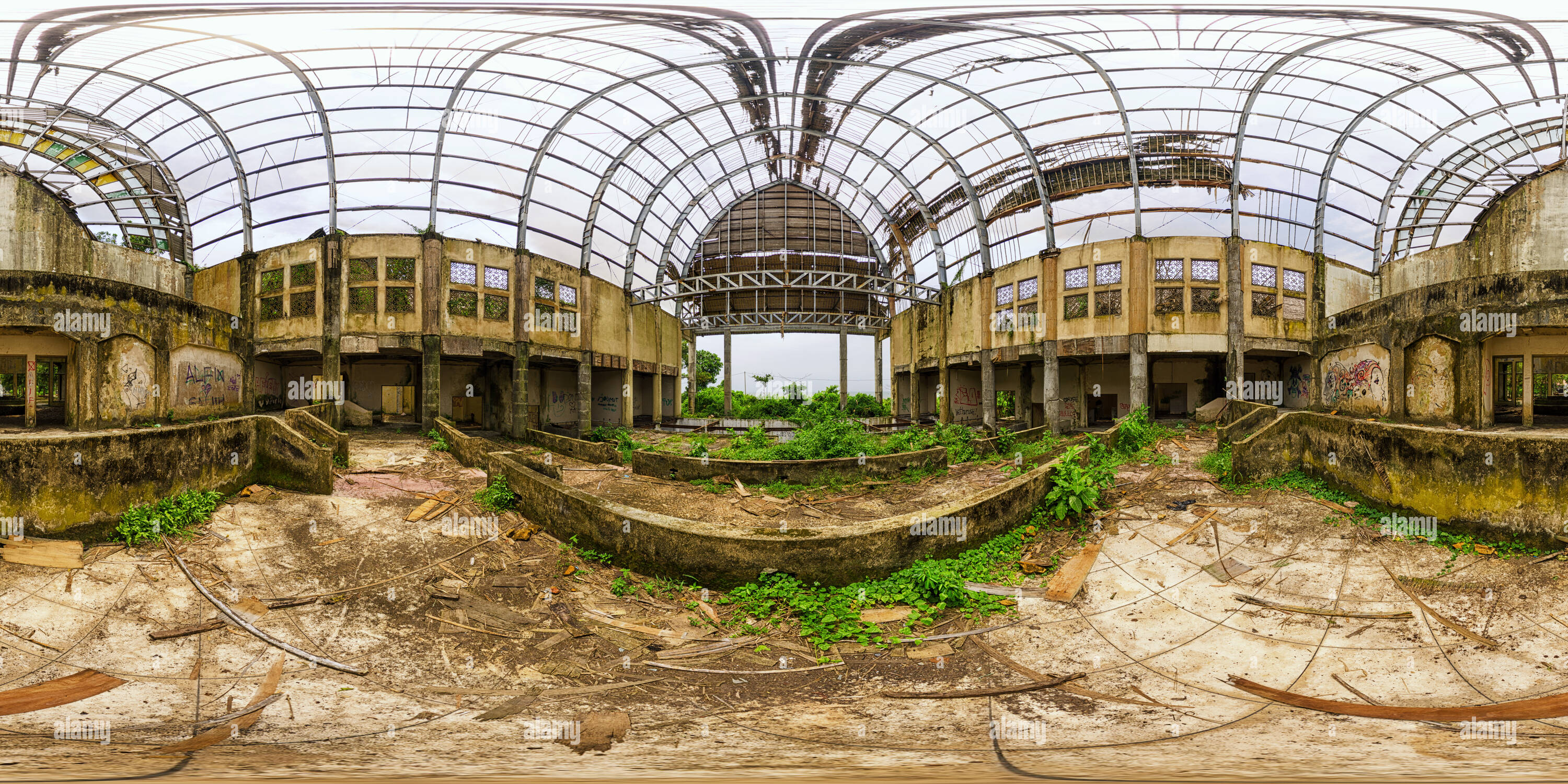 Visualizzazione panoramica a 360 gradi di Vecchio edificio al Festival di Bali Garden