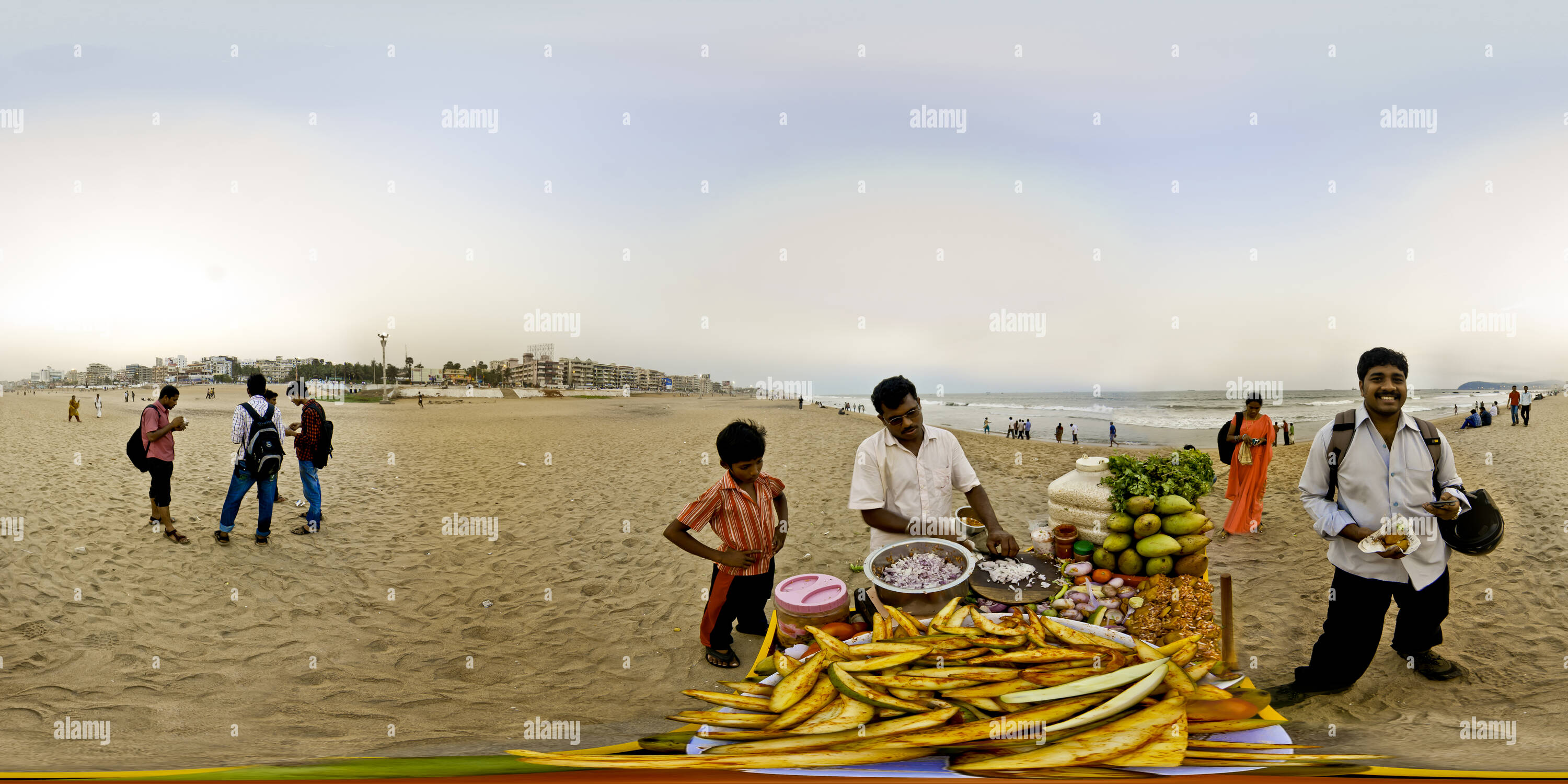 Visualizzazione panoramica a 360 gradi di Materie Mango a lato della spiaggia divertente, Vizag, Visakhapatnam, India