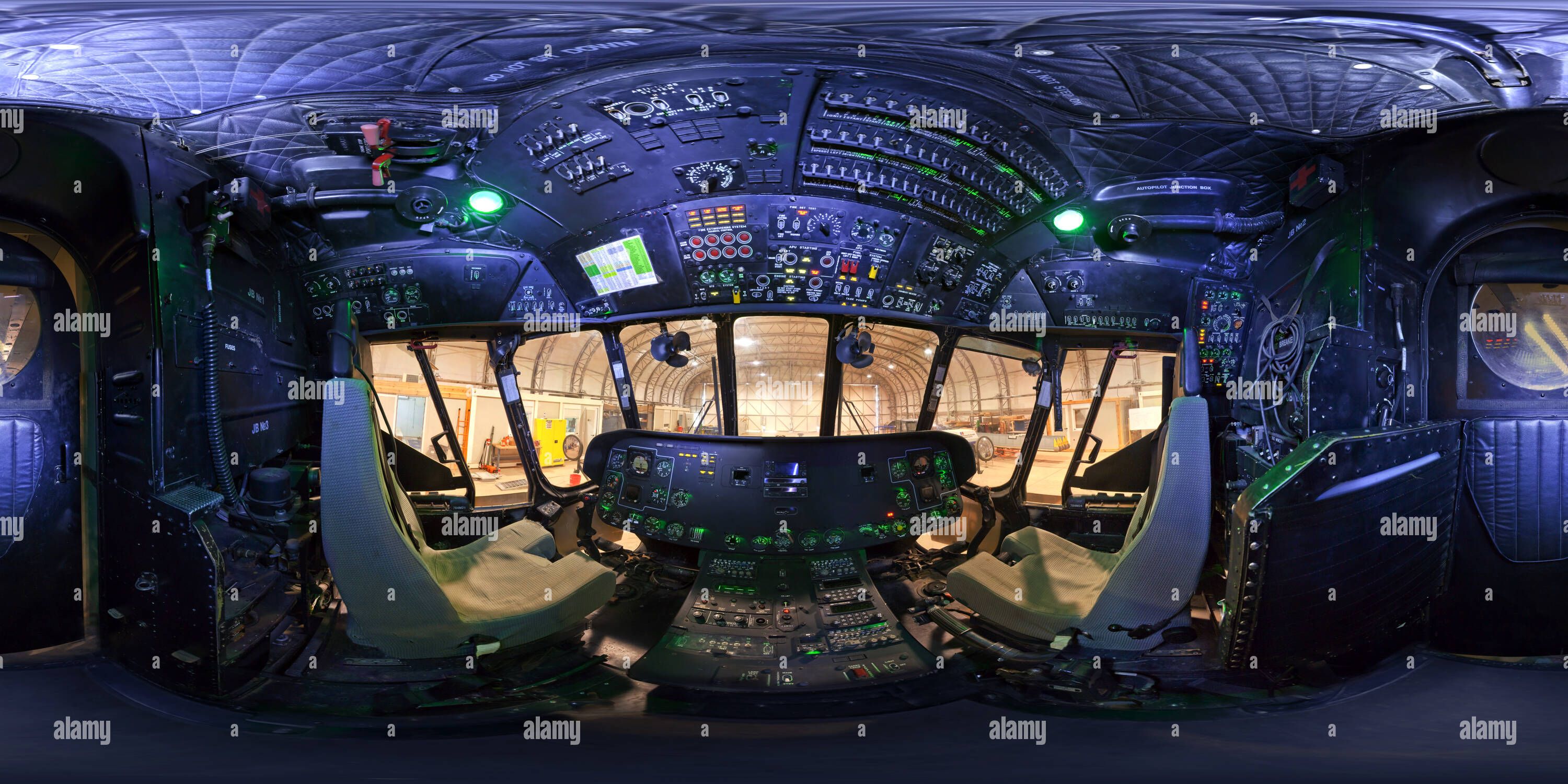 Visualizzazione panoramica a 360 gradi di Il cockpit elicottero Mi-17V5 aerodromo militare Shindand Afghanistan