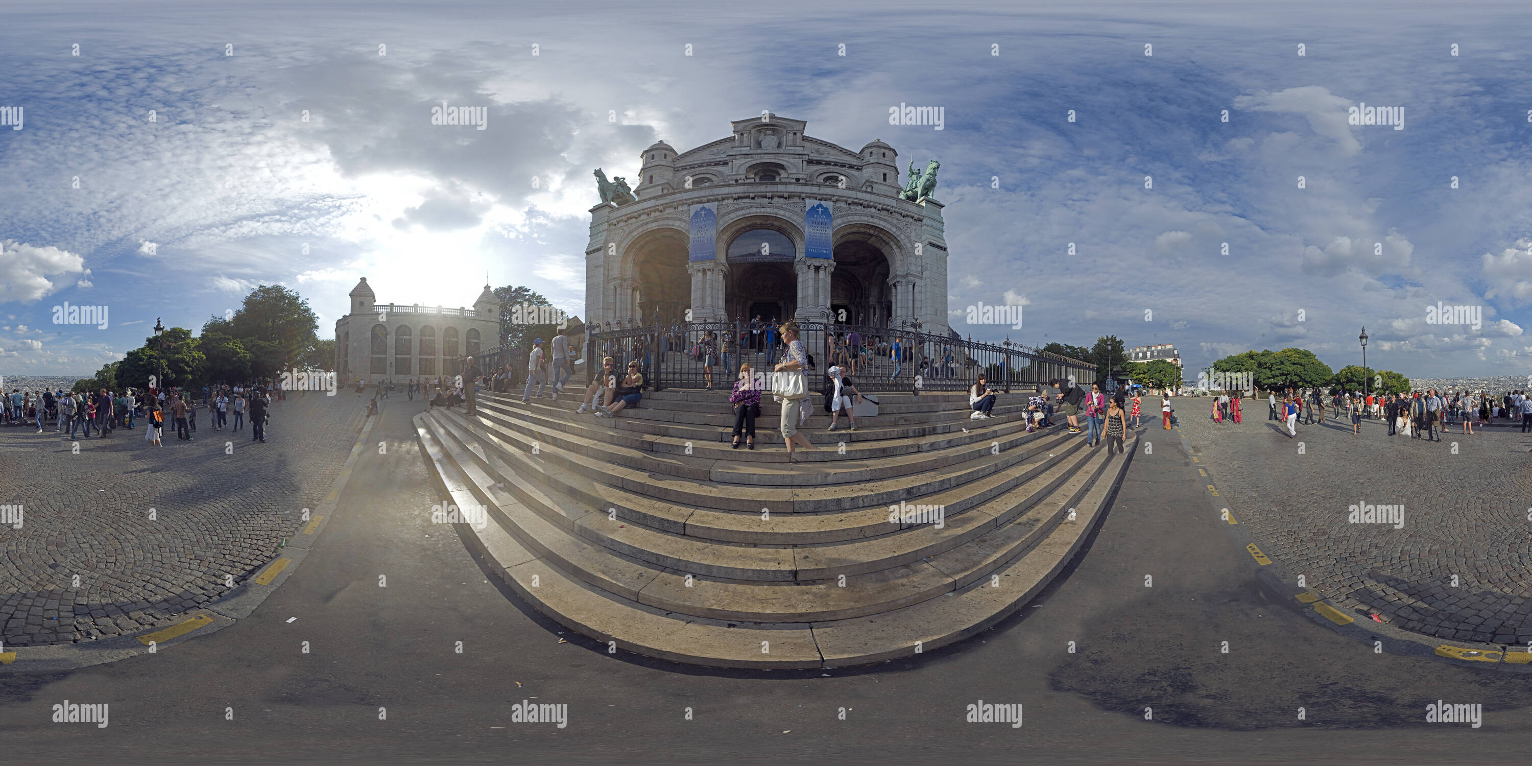 Visualizzazione panoramica a 360 gradi di Basilique Nationale du Sacré-Coeur, Parigi, Francia