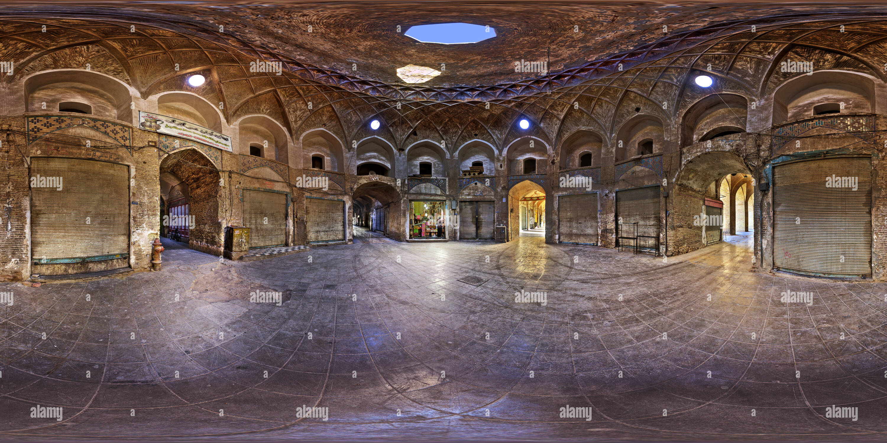 Visualizzazione panoramica a 360 gradi di Bazar in Ganj Ali Khan complesso - Kermān - Iran