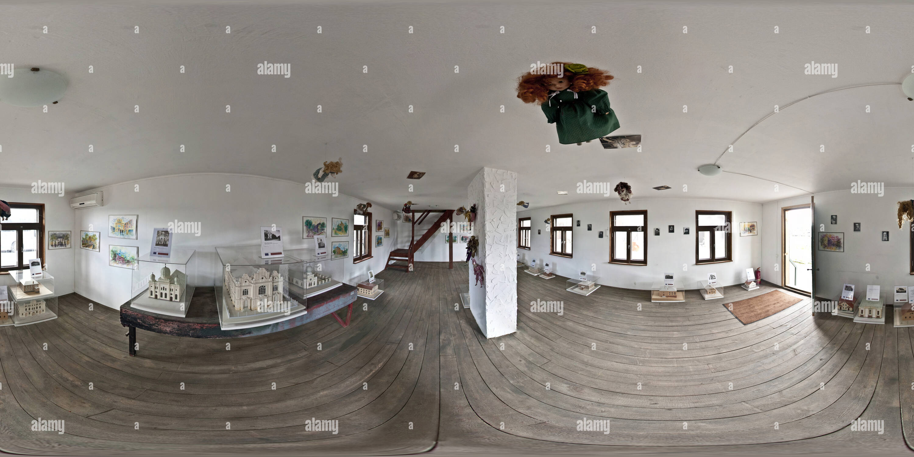 Visualizzazione panoramica a 360 gradi di Esposizione "Flying bambini' nel ghetto di Riga e il museo dell Olocausto