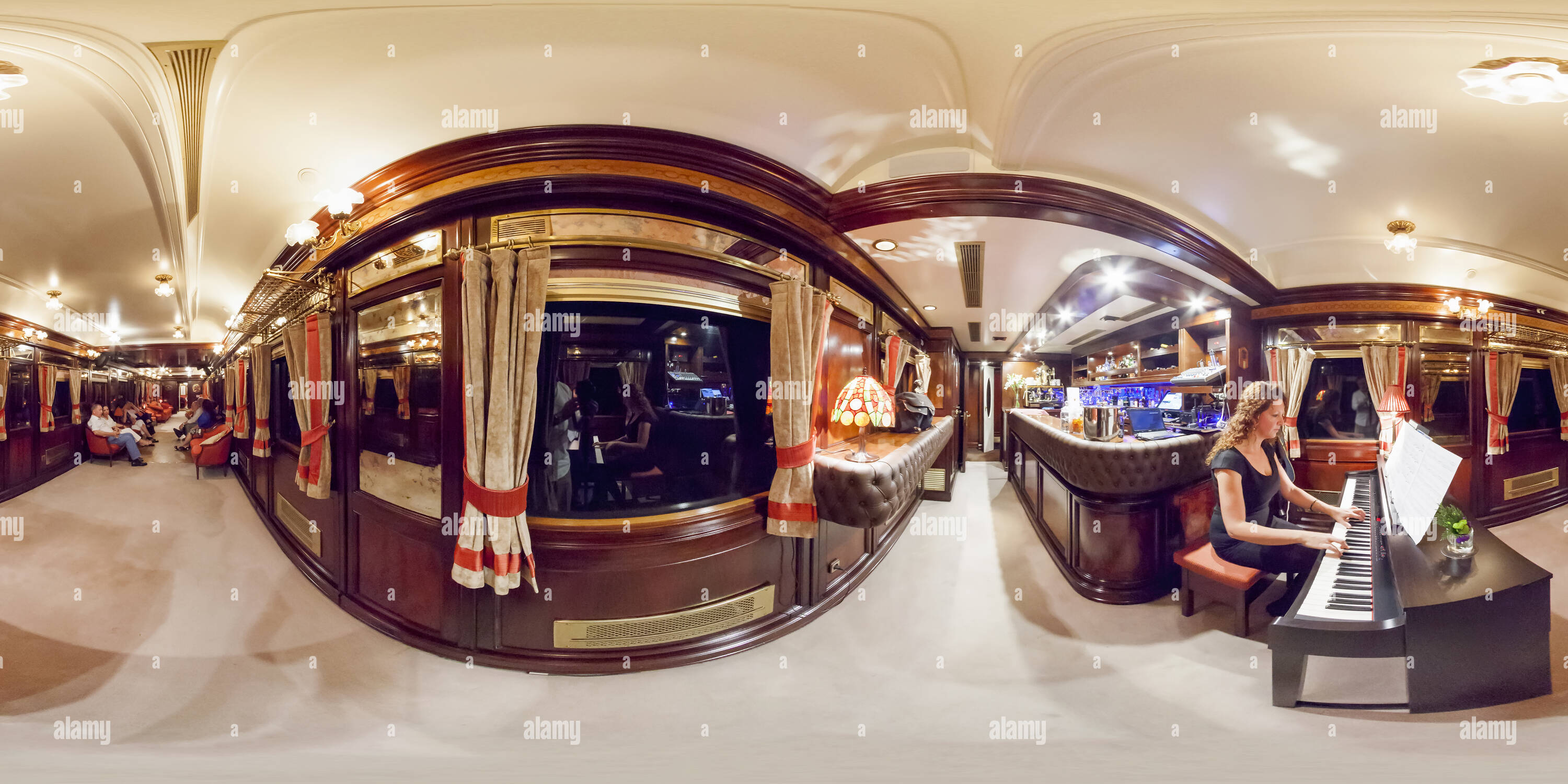 Visualizzazione panoramica a 360 gradi di Al Andalus piano bar treno lusso. Andalusia Spagna