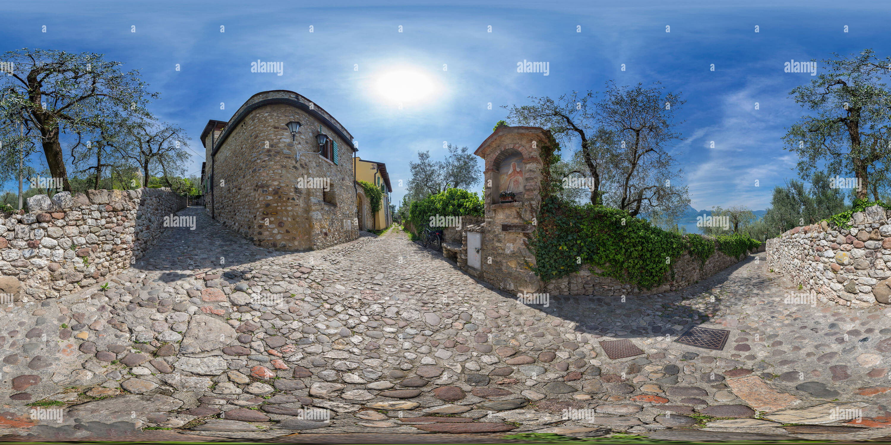 Visualizzazione panoramica a 360 gradi di Crocevia di Torri del Benaco