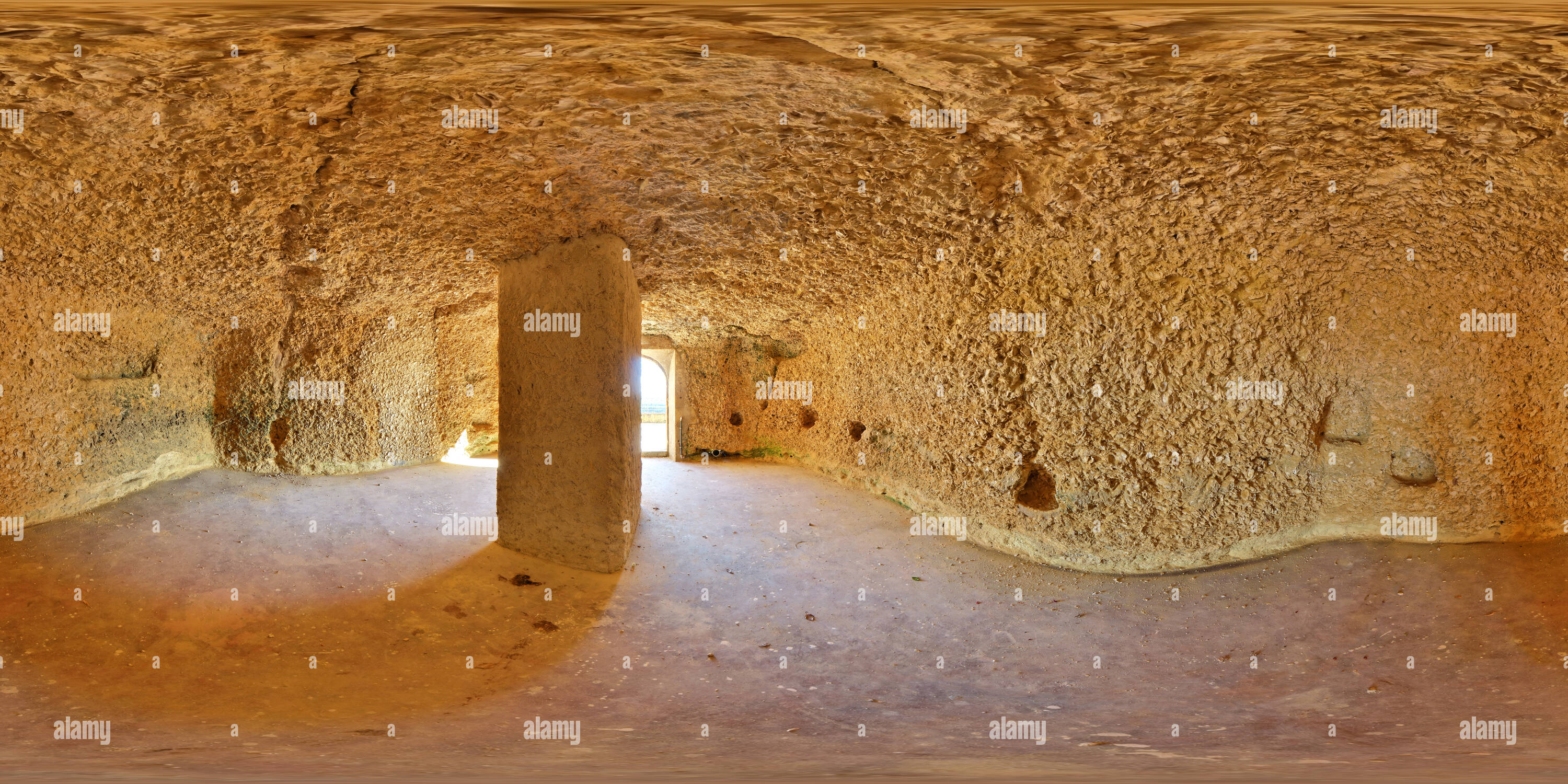 Visualizzazione panoramica a 360 gradi di Grotte d'huîtres fossiles de la falaise de Sainte-Croix-du-Mont - Francia