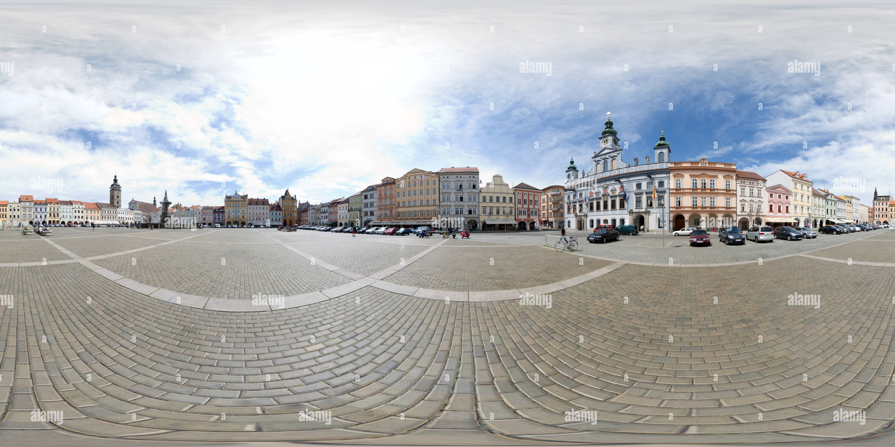 Visualizzazione panoramica a 360 gradi di Namesti Premysla Otakara II., Ceske Budejovice, Repubblica ceca, la piazza principale con il municipio