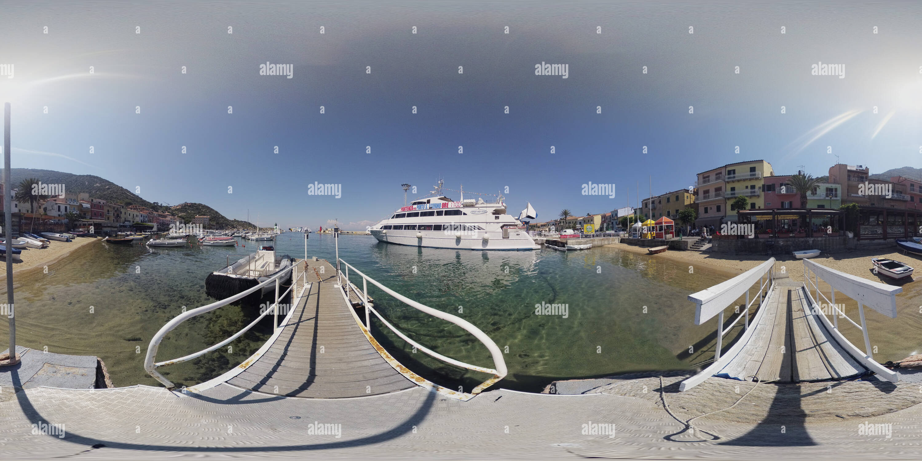 Visualizzazione panoramica a 360 gradi di Giglio Porto - Imbarco per Porto Santo Stefano