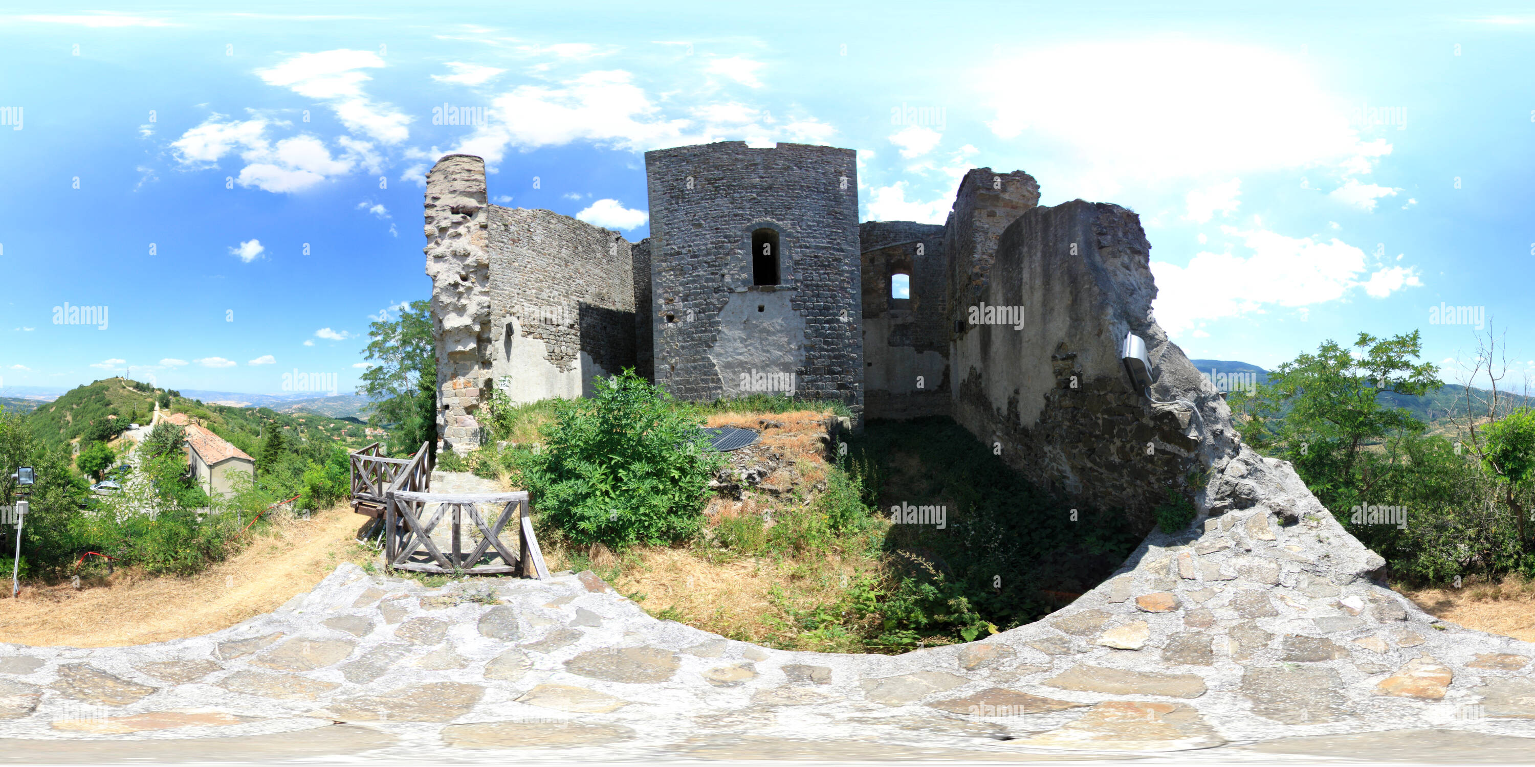 Visualizzazione panoramica a 360 gradi di Montelaterone-Castle
