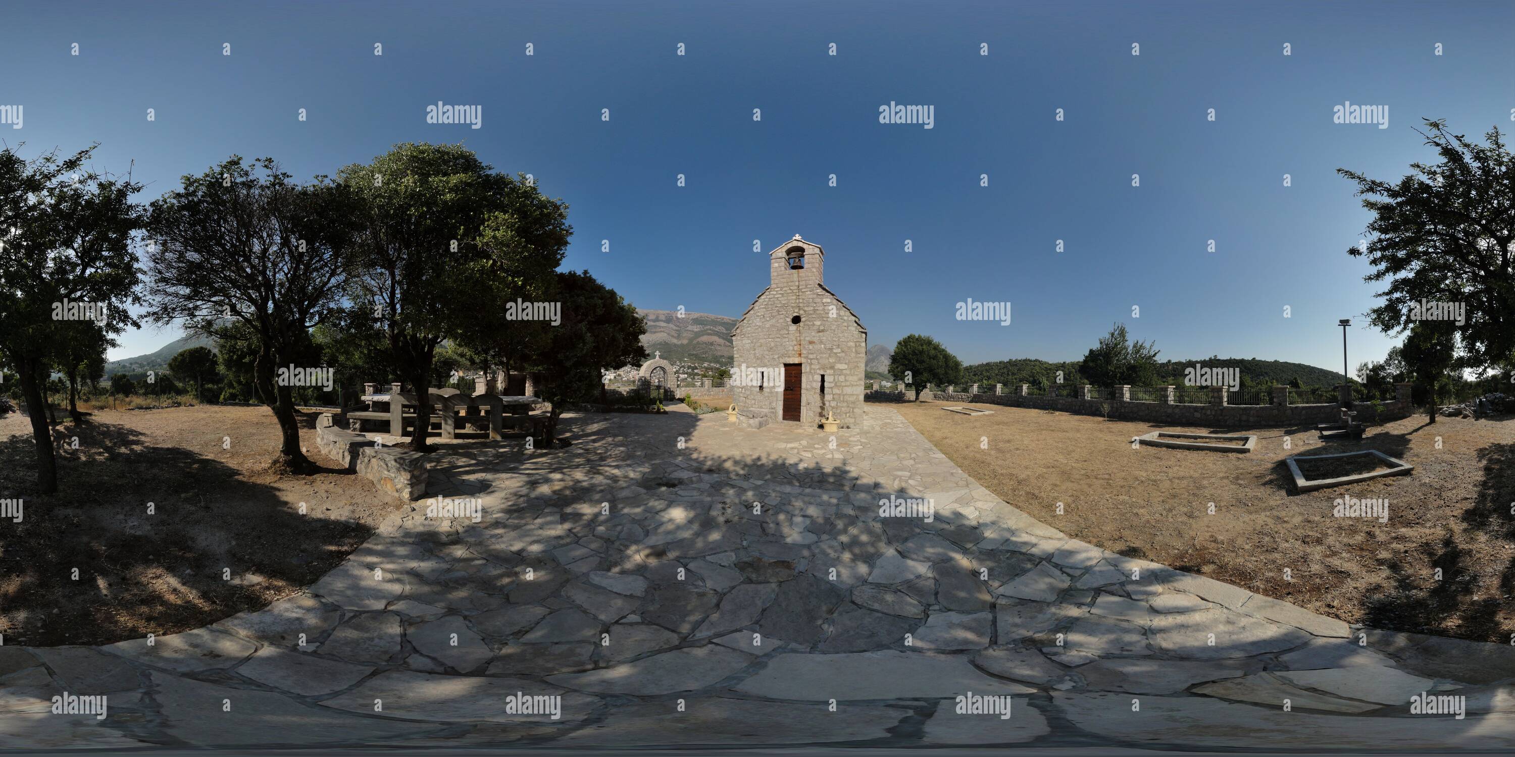Visualizzazione panoramica a 360 gradi di Chiesa di San Petka, Sutomore