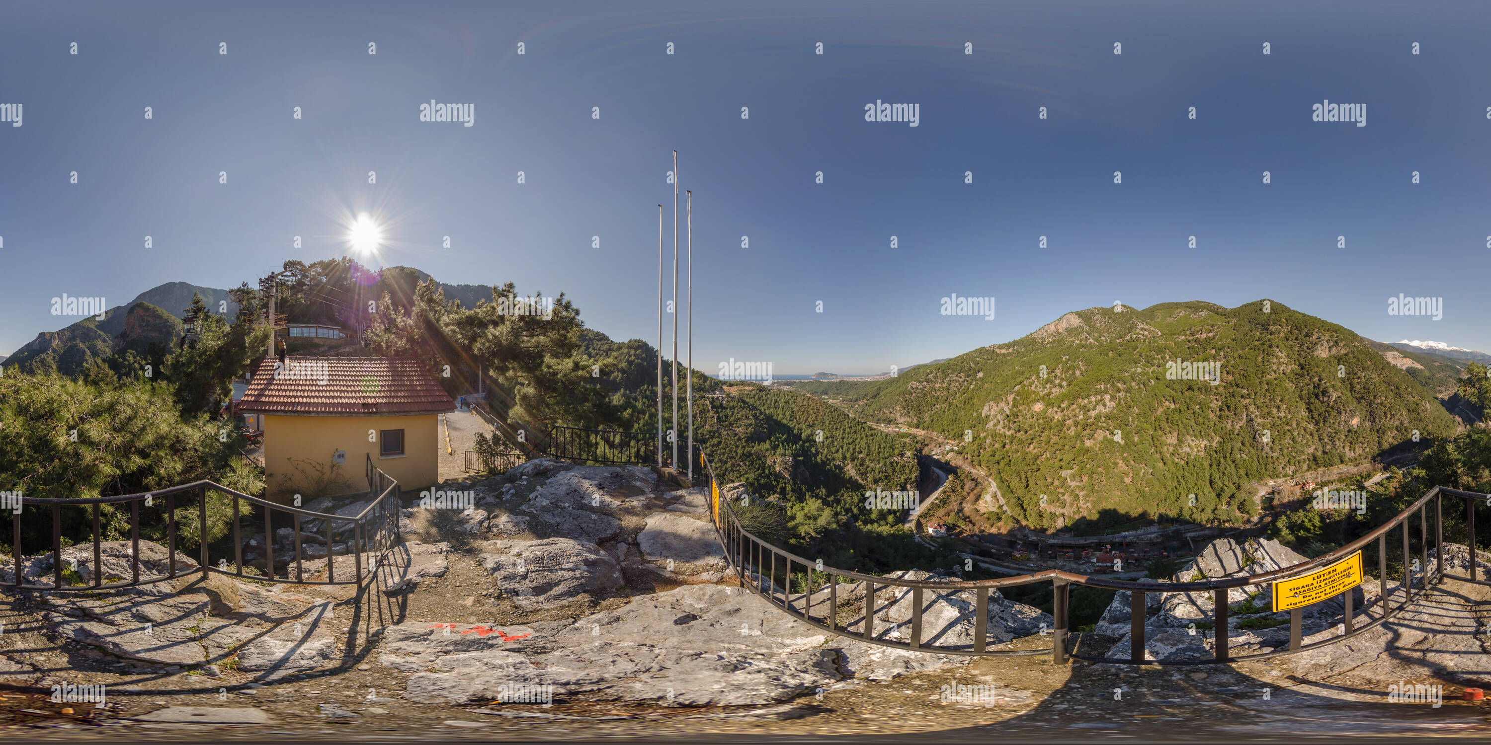 Visualizzazione panoramica a 360 gradi di Dim-Höhle Vorplatz