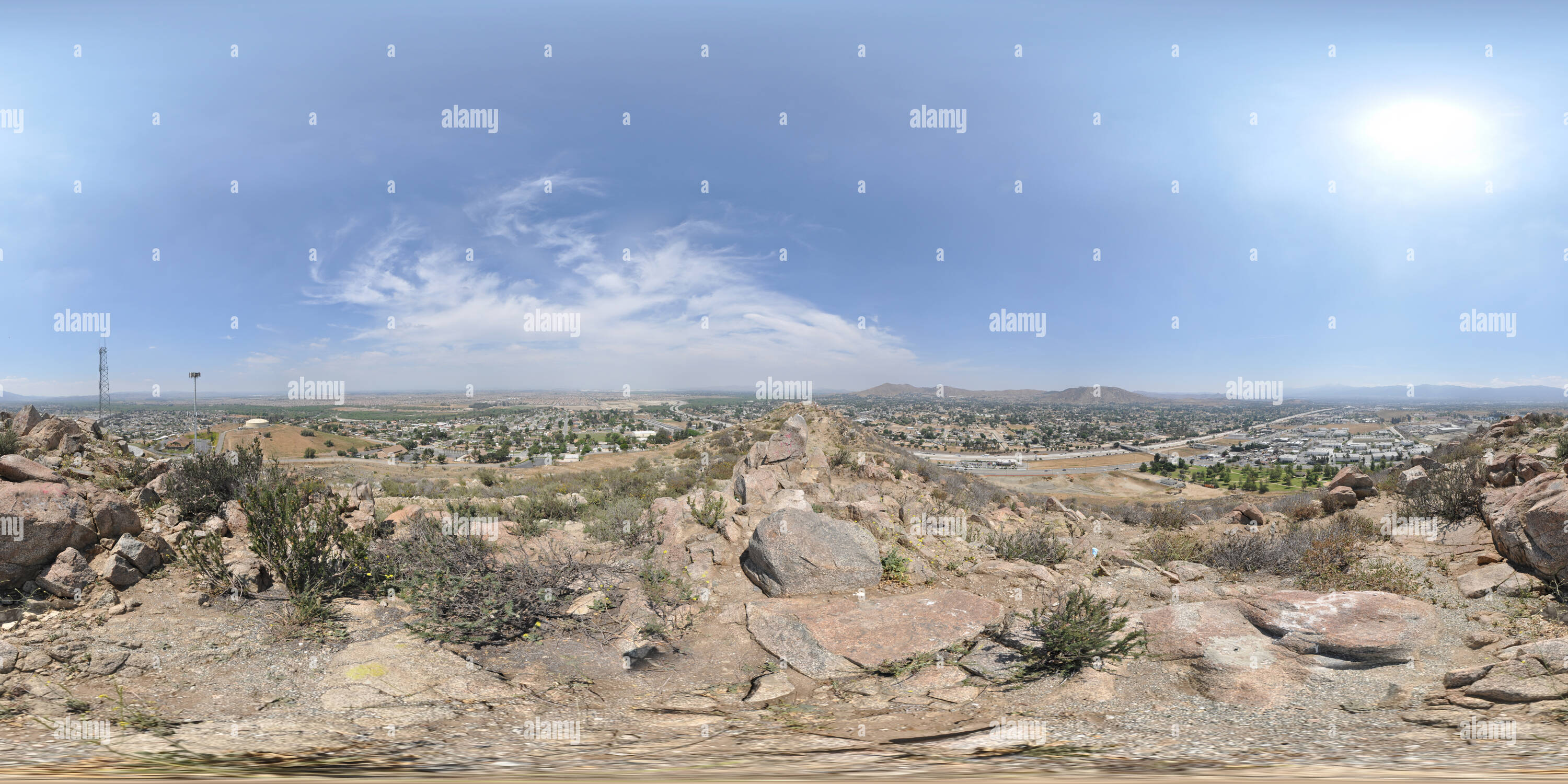 Visualizzazione panoramica a 360 gradi di Beacon Hill si affacciano di Eastvale, Norco, e corona in California - 1