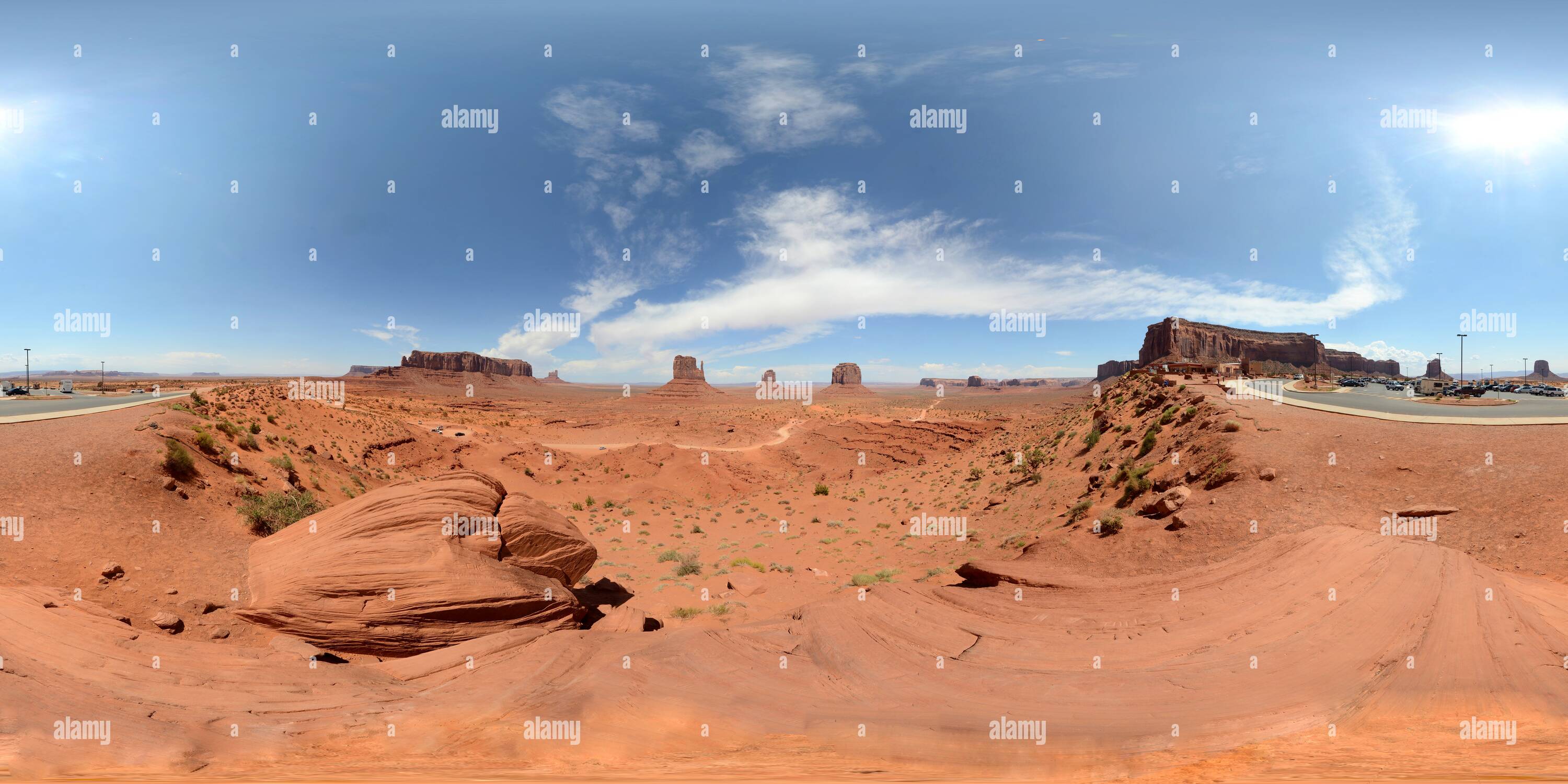 Visualizzazione panoramica a 360 gradi di Il Monument Valley panoramica vicino al centro visitatori