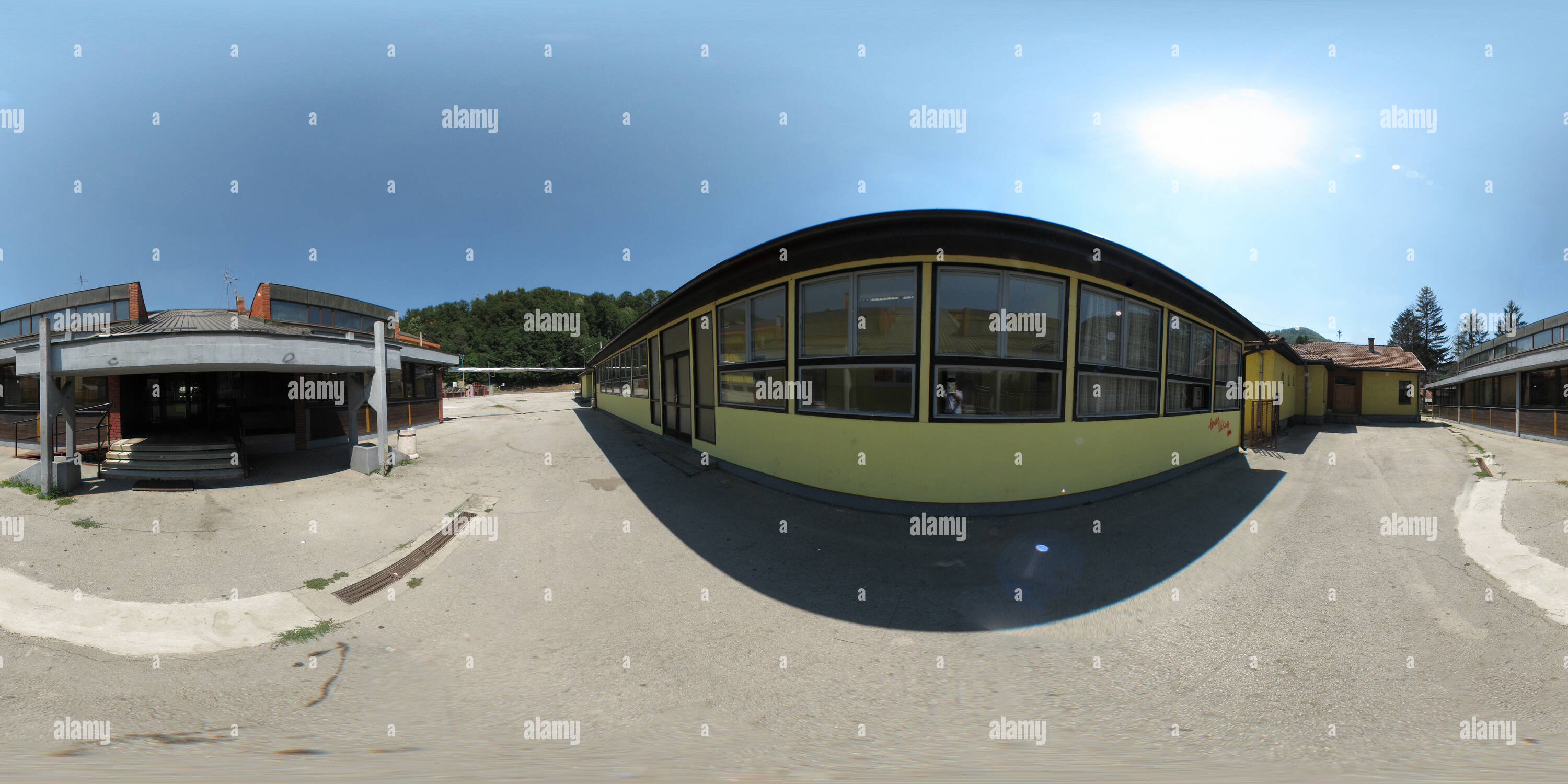 Visualizzazione panoramica a 360 gradi di Ivanjica - Milinko Kušić Scuola Elementare - Junior gradi aule