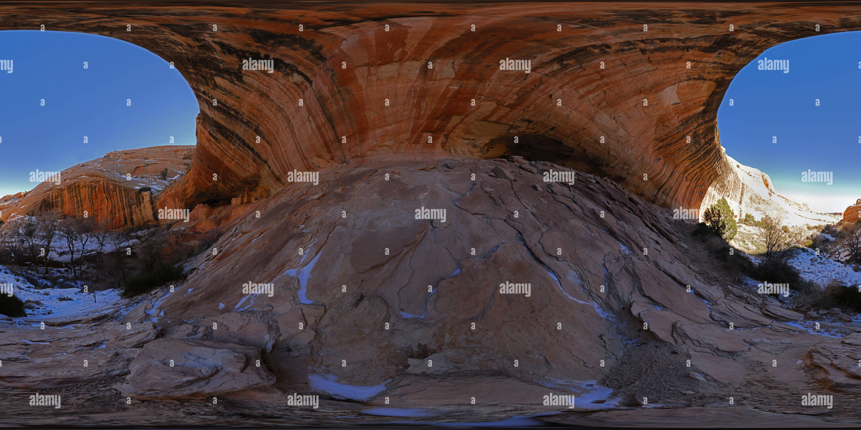 Visualizzazione panoramica a 360 gradi di La Monarch cavernicola, Comb Ridge, Utah, Stati Uniti d'America