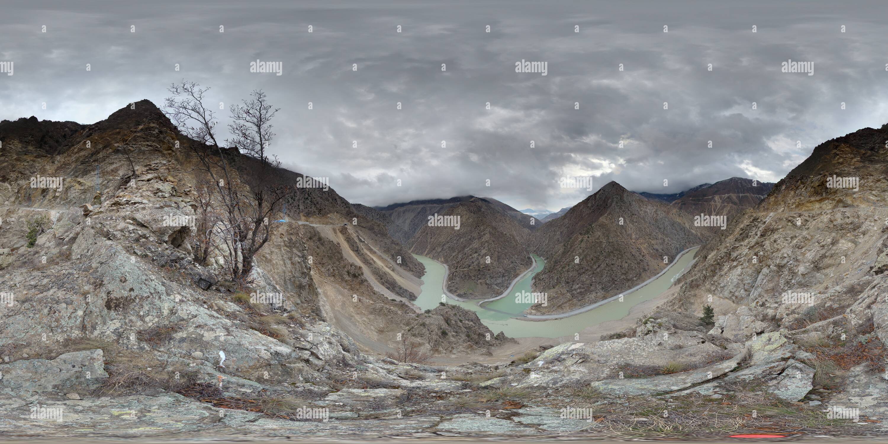 Visualizzazione panoramica a 360 gradi di Ponte di Berta annegato il 29 febbraio 2012 dal lago Deriner sequestro