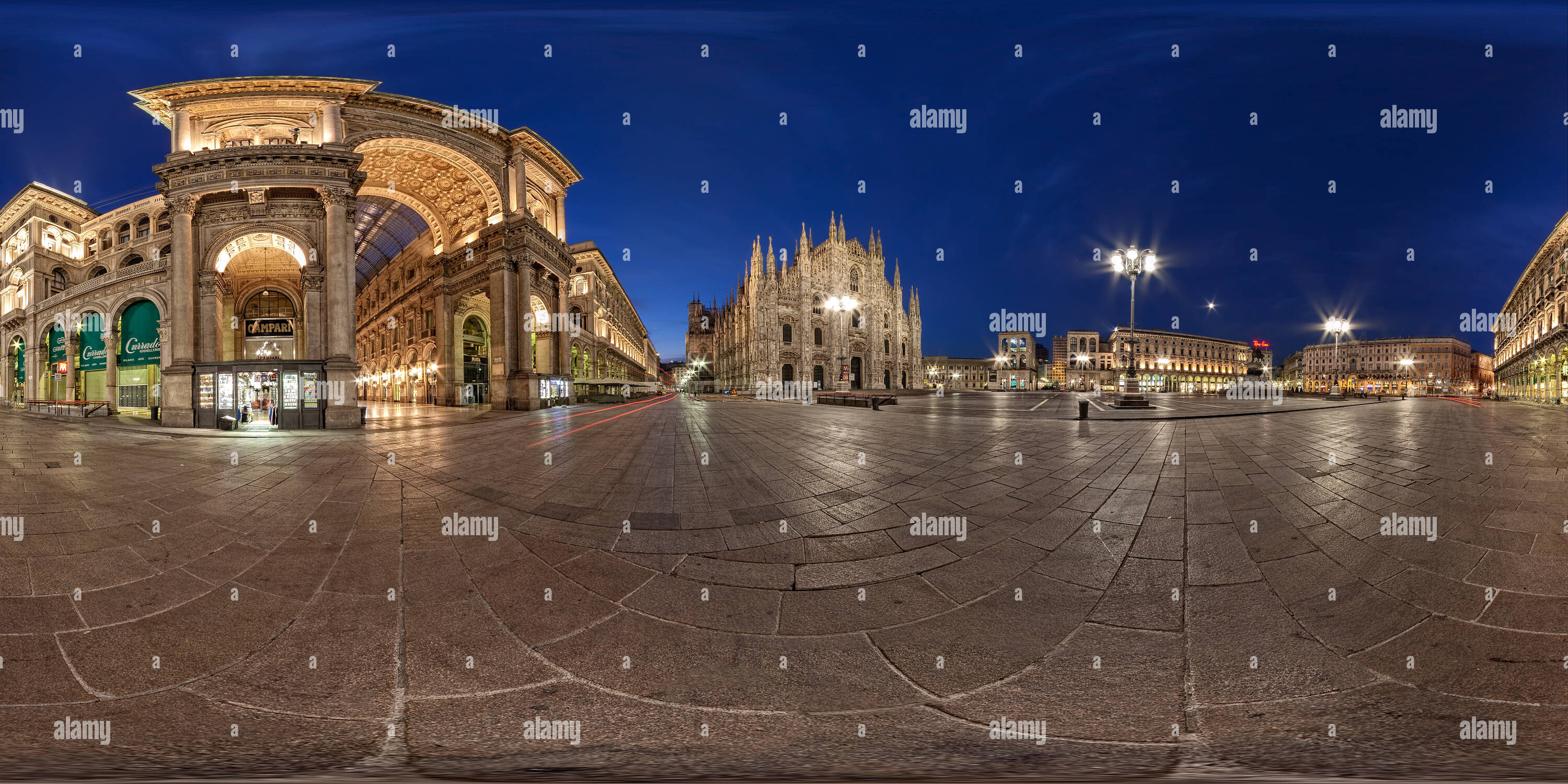 Visualizzazione panoramica a 360 gradi di Piazza Duomo. Milano.