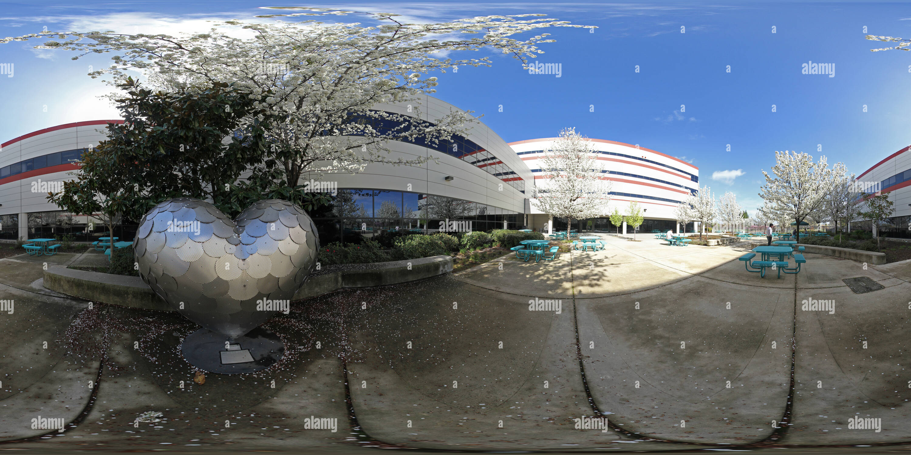 Visualizzazione panoramica a 360 gradi di Intel Folsom Patio Campus - Edificio FM7