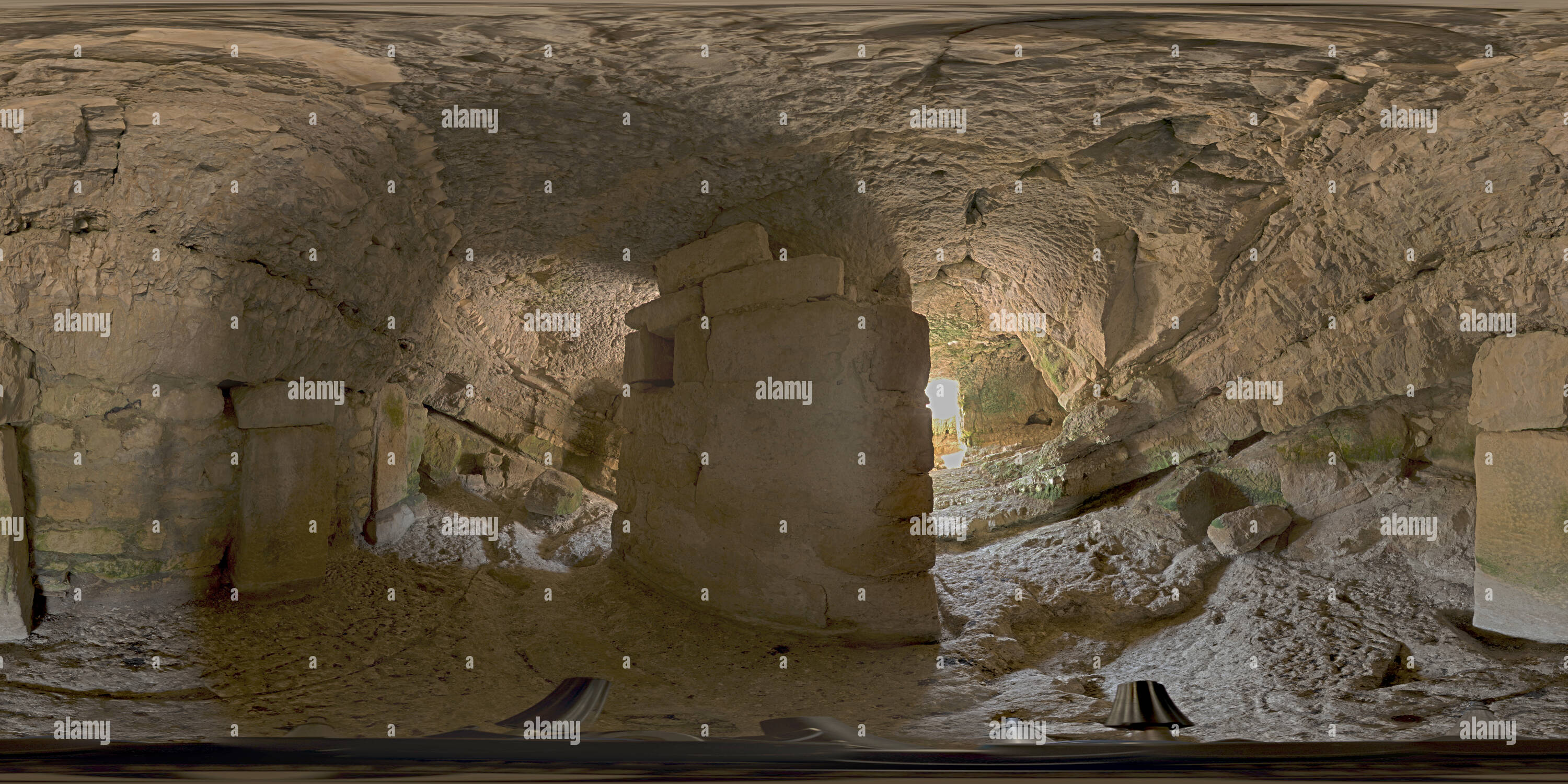 Visualizzazione panoramica a 360 gradi di Mileto : tardo antica e bizantina Mileto:un'antica grotta santuario:vista 2