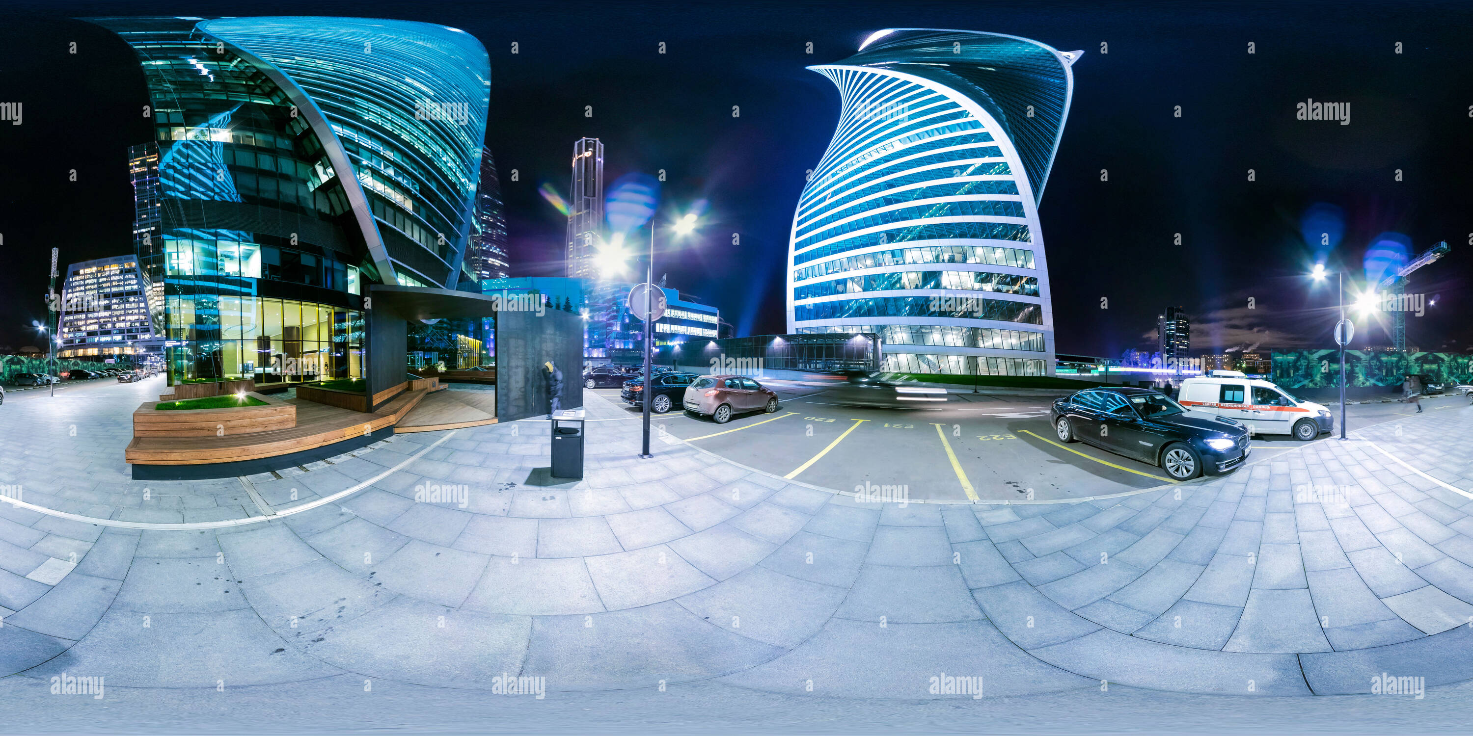 Visualizzazione panoramica a 360 gradi di Città di Mosca centro business di notte