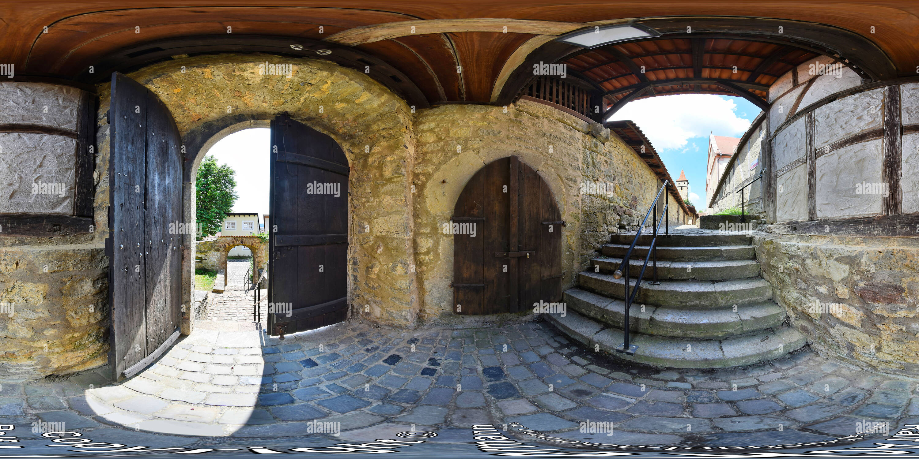 Visualizzazione panoramica a 360 gradi di Ostheim vor der Rhon - Nel secondo edificio di gate