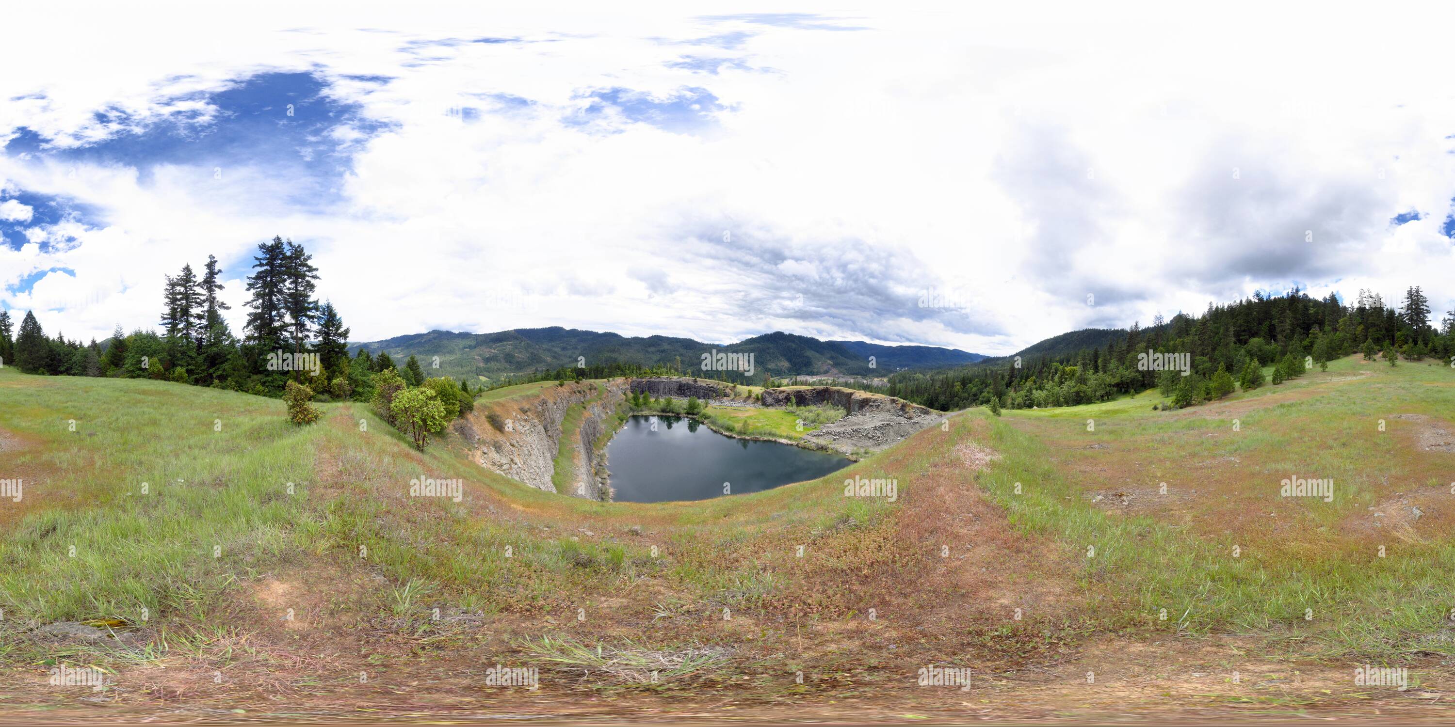 Visualizzazione panoramica a 360 gradi di Elk Creek Quarry lago [3]