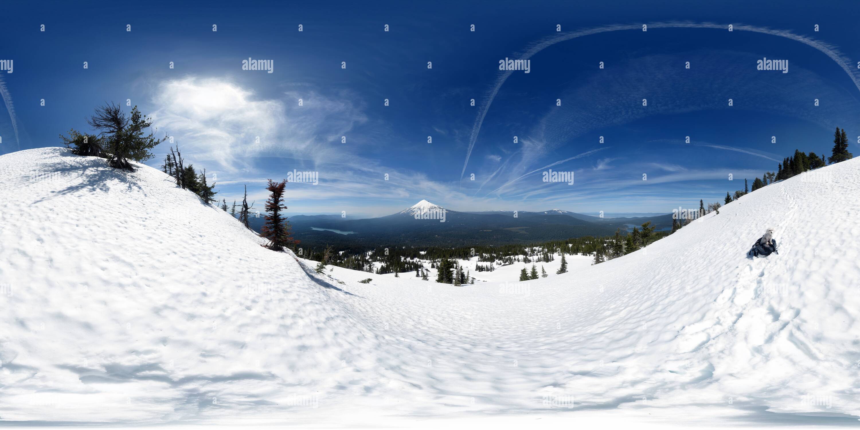 Visualizzazione panoramica a 360 gradi di Mt. McLoughlin dalla montagna marrone