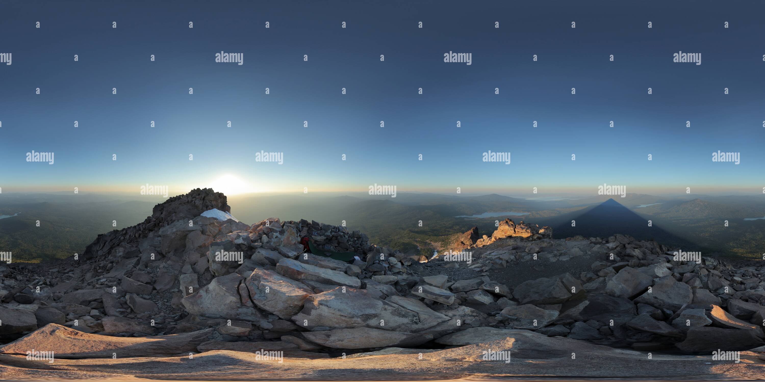 Visualizzazione panoramica a 360 gradi di Mt. McLoughlin (9495'/2894m) summit (tramonto)[1]