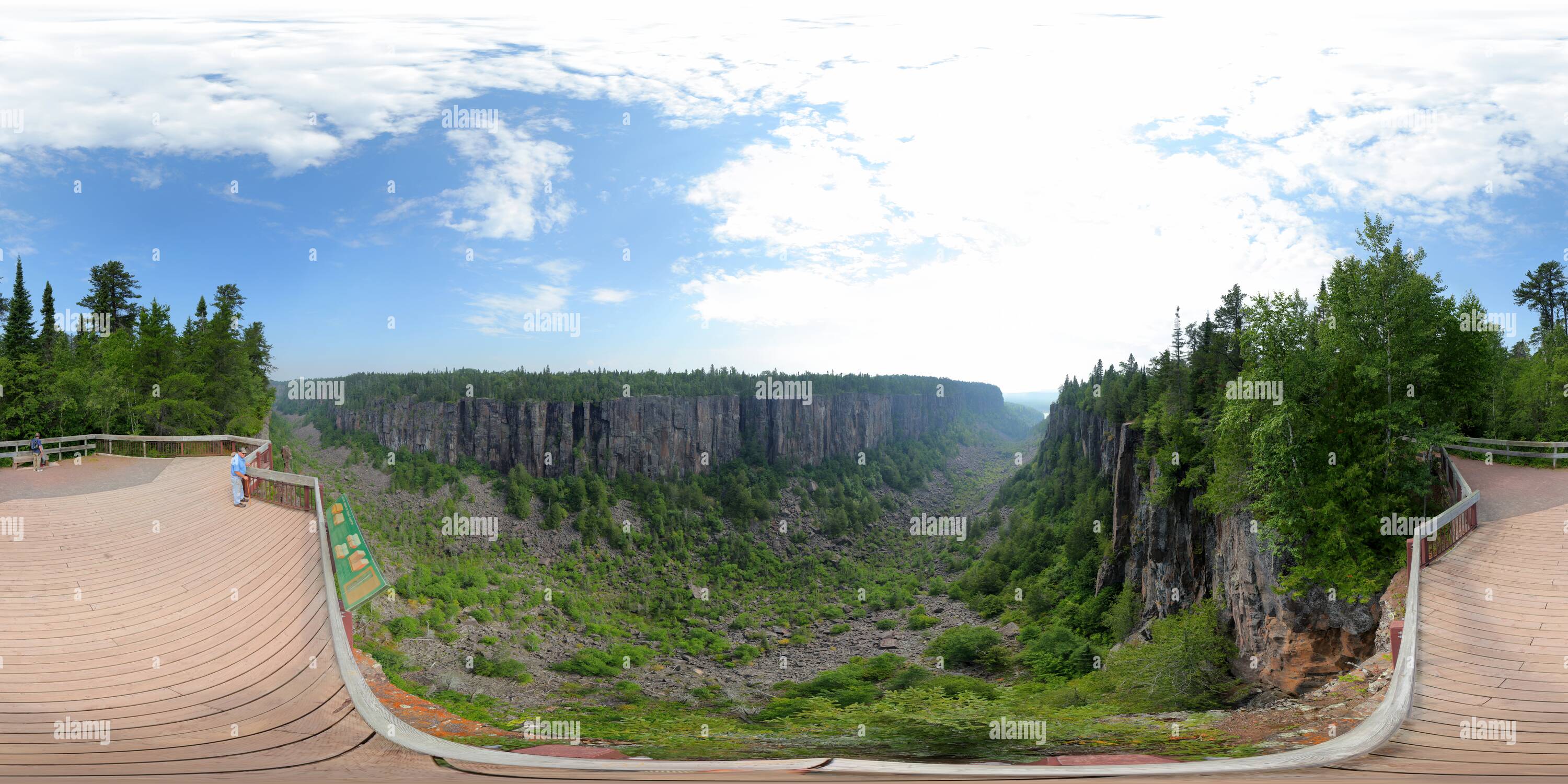 Visualizzazione panoramica a 360 gradi di Ouimet Canyon [1]