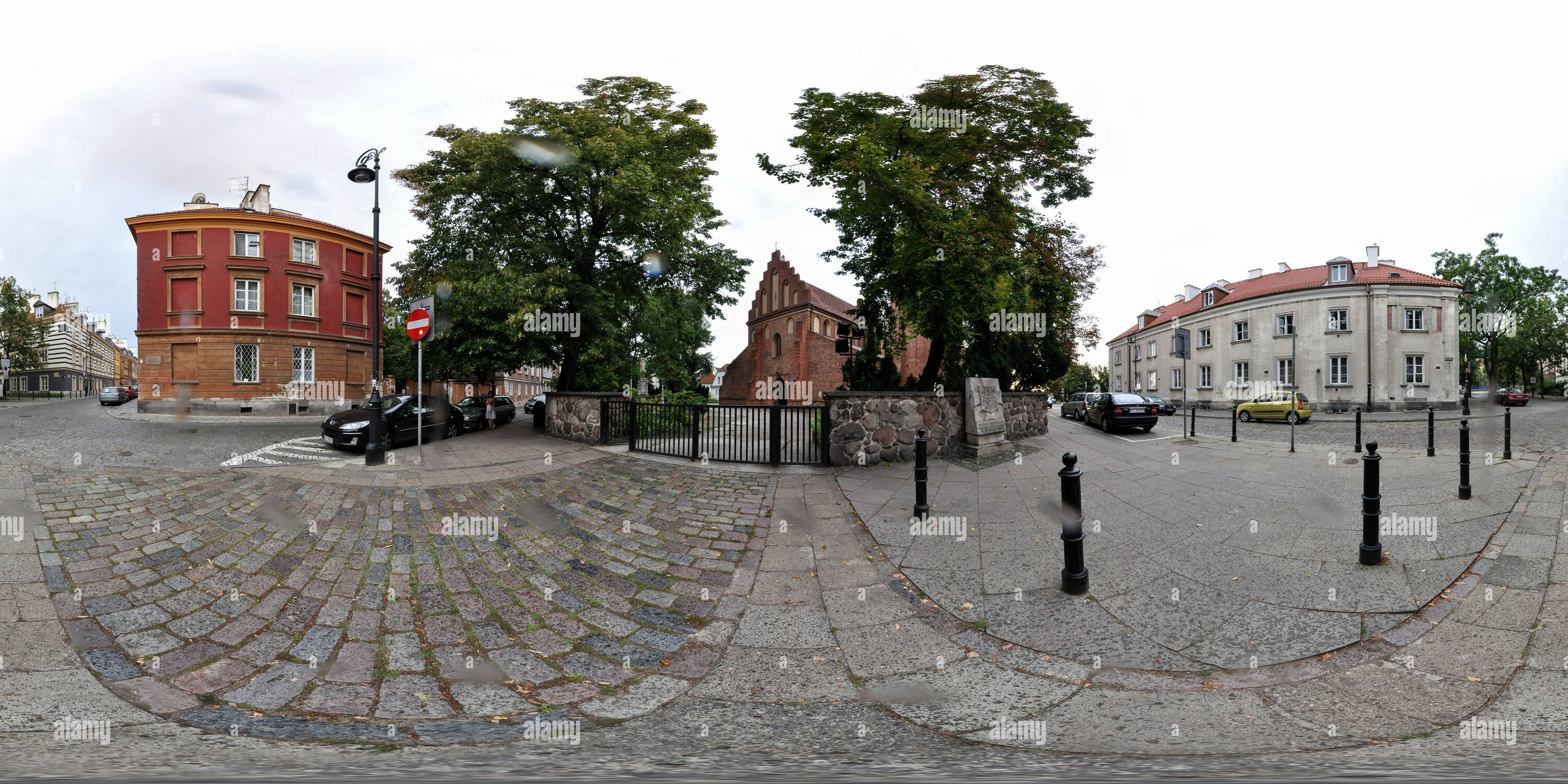 Visualizzazione panoramica a 360 gradi di Eglise Ste Croix Warszawa Pologne