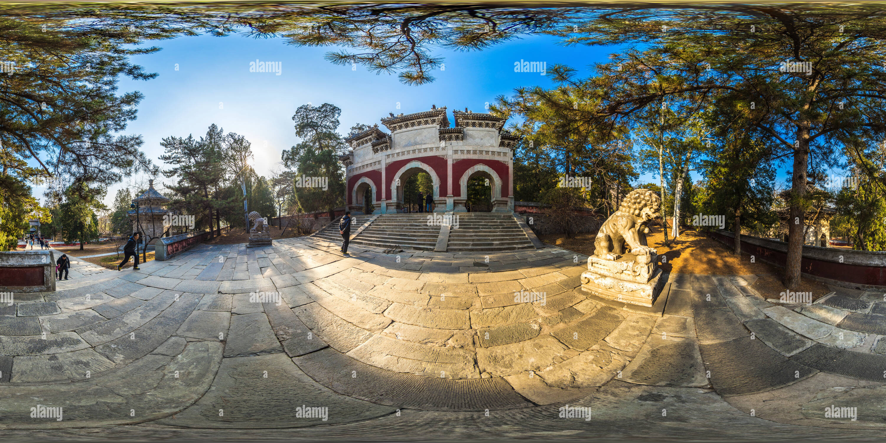 Visualizzazione panoramica a 360 gradi di Tempel der Azurblauen Wolke 2