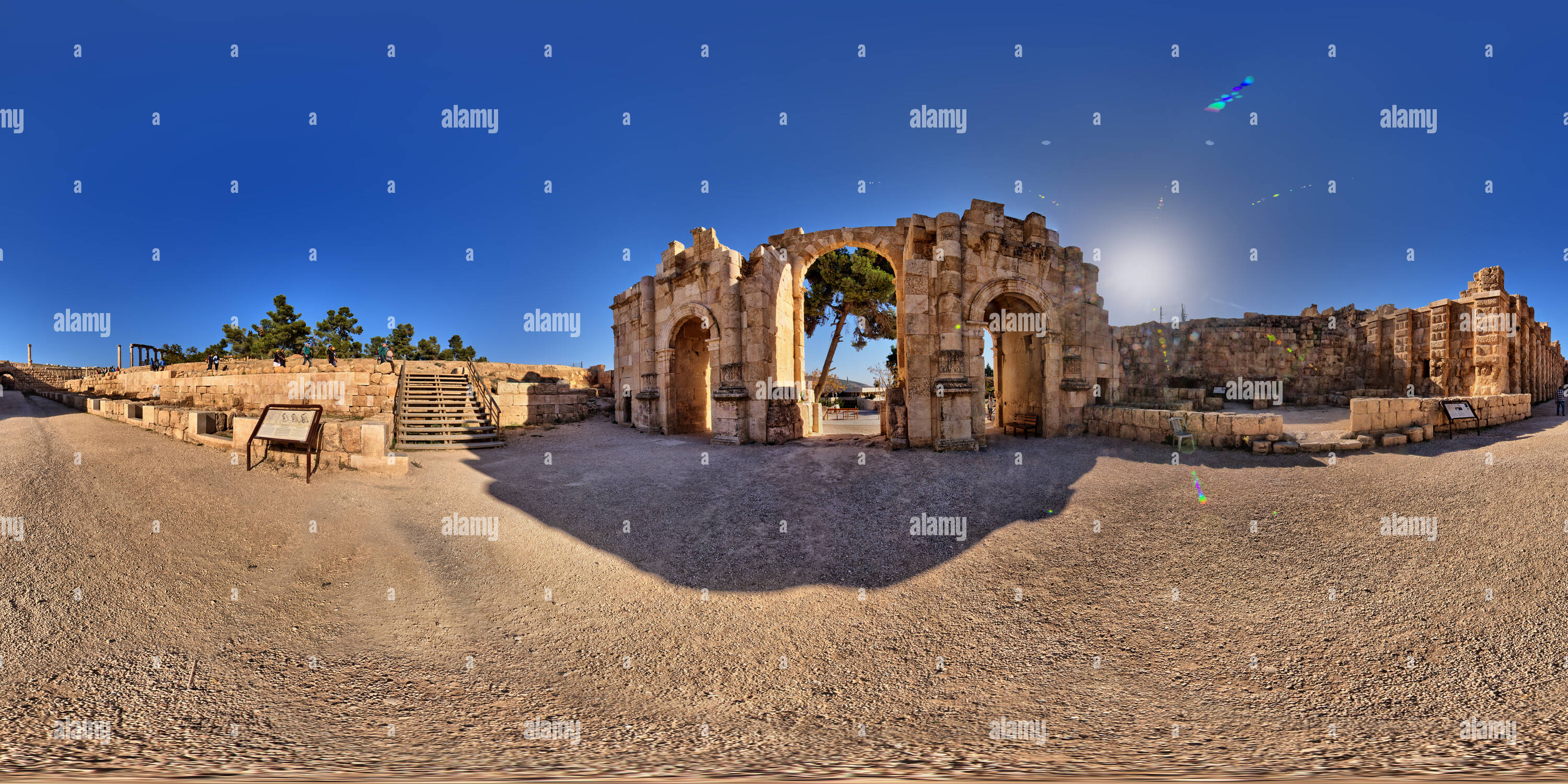 Visualizzazione panoramica a 360 gradi di Porta sud la città romana di Jerash Giordania