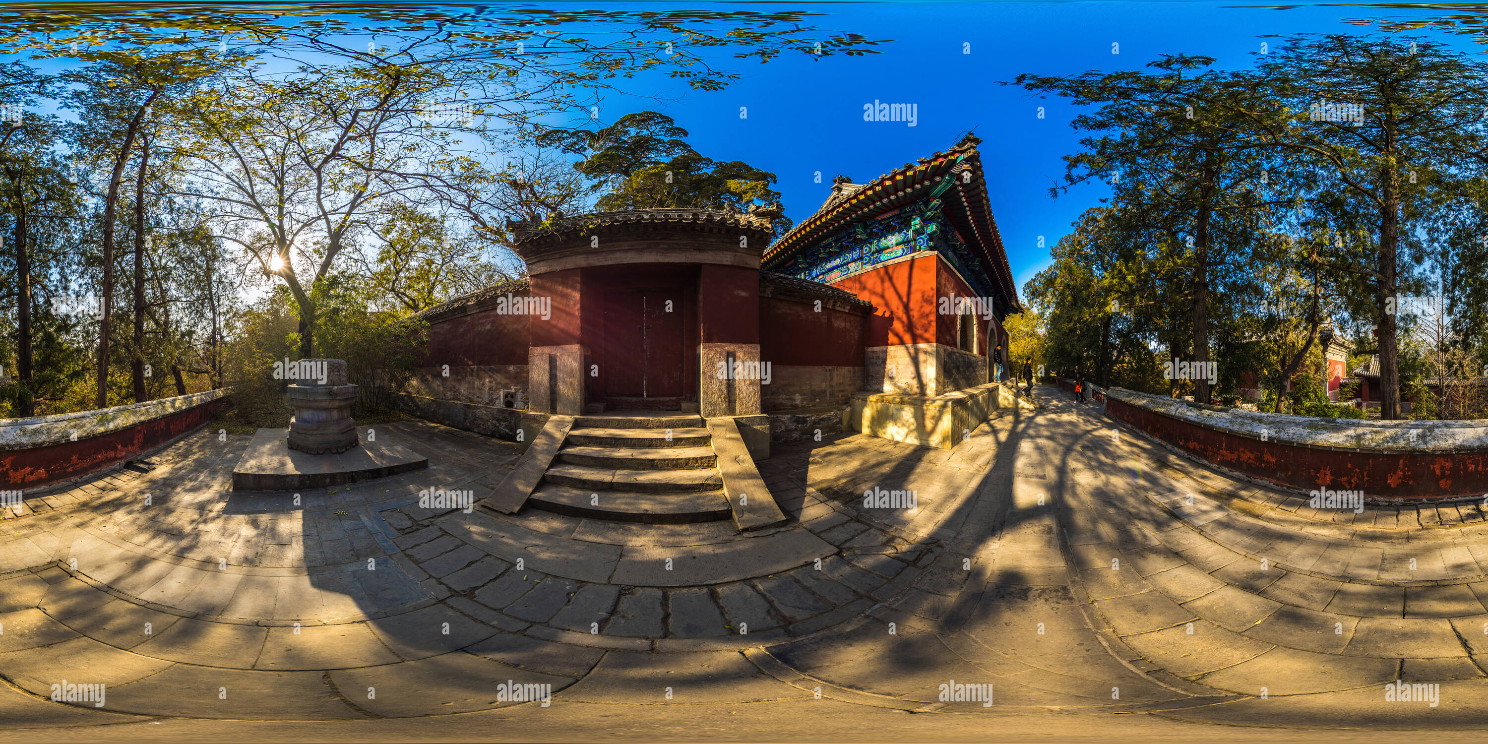 Visualizzazione panoramica a 360 gradi di Tempel der Azurblauen Wolken 10