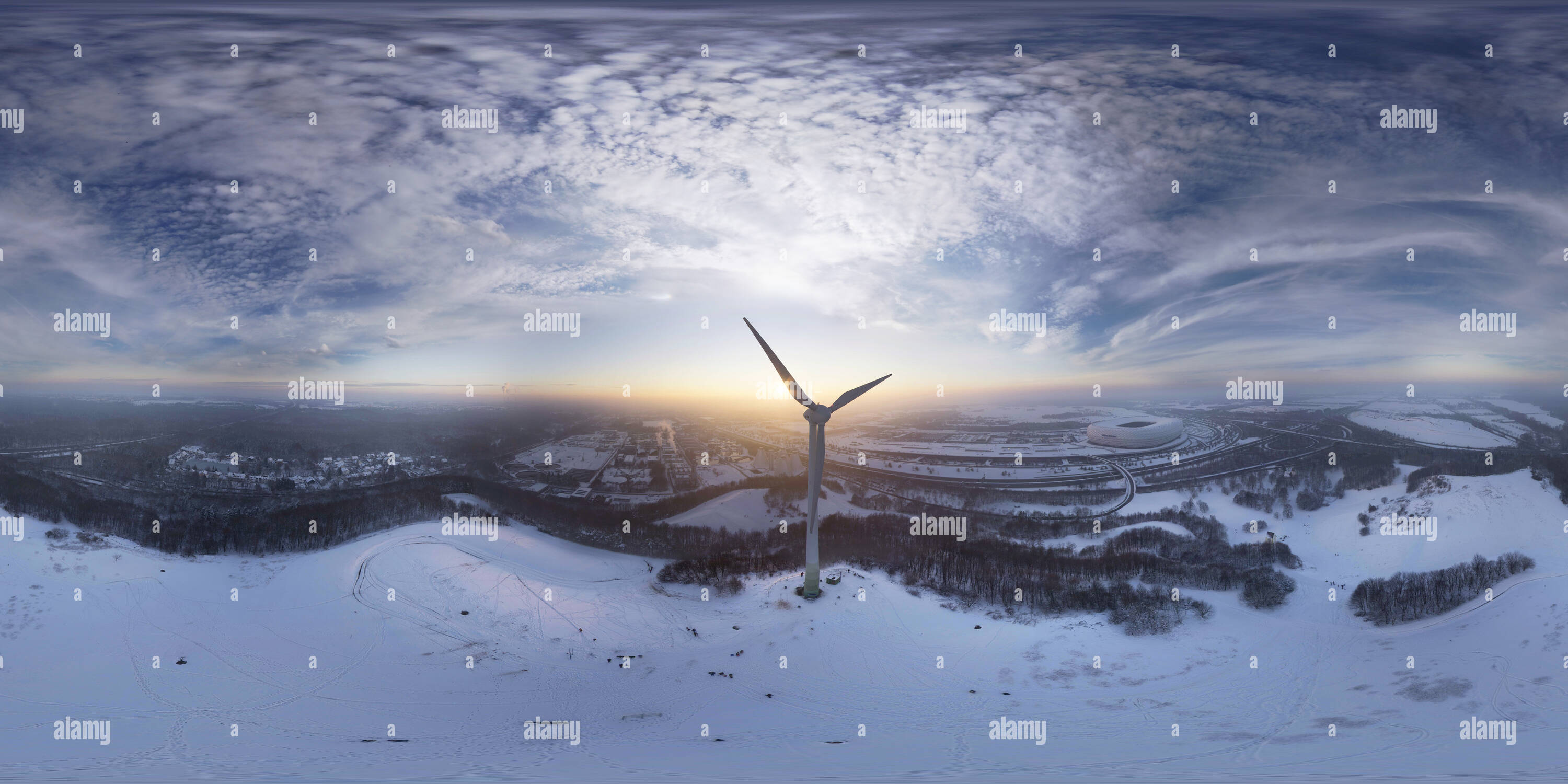 Visualizzazione panoramica a 360 gradi di Turbina eolica Froettmaning Monaco di Baviera, snowbound