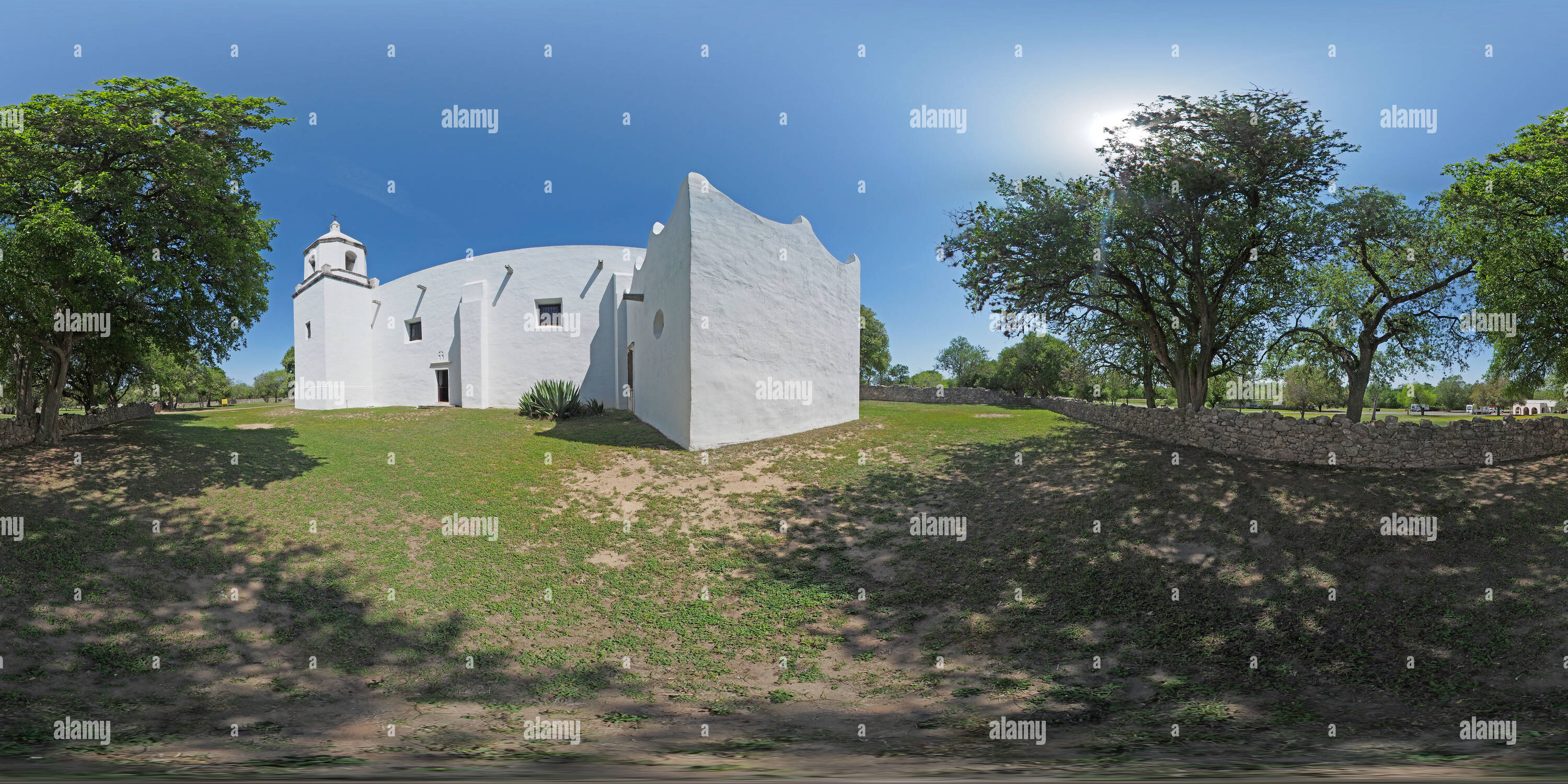 Visualizzazione panoramica a 360 gradi di Lato della chiesa della missione a Goliad