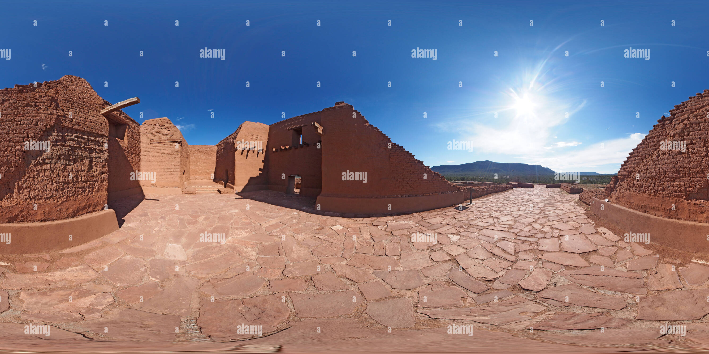 Visualizzazione panoramica a 360 gradi di Nelle rovine della chiesa della missione a Pecos Pueblo